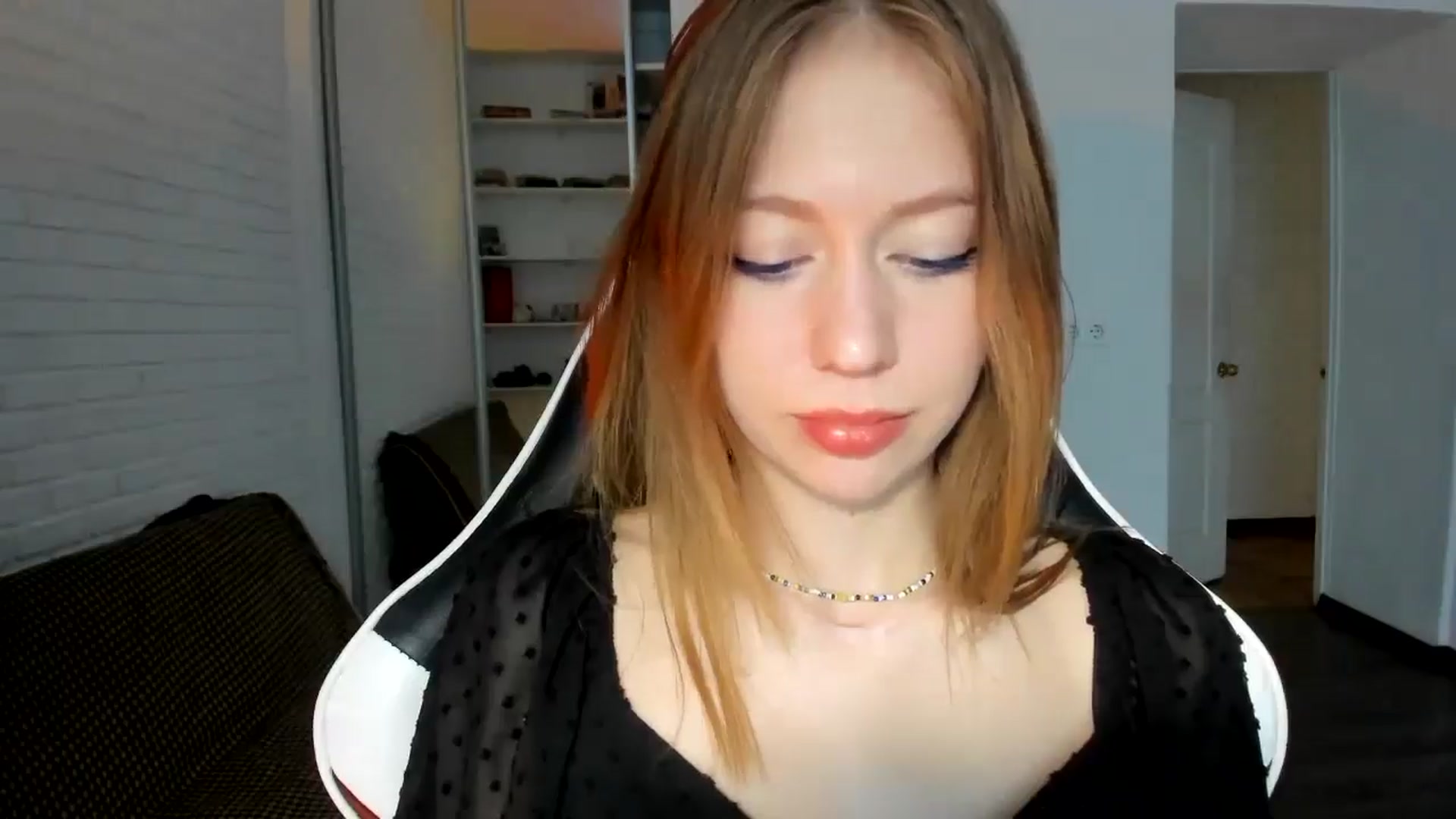 Gallery image thumbnail from RoboSasha's myfreecams stream on, 10/27/2024, 12:38 image 12 of 20