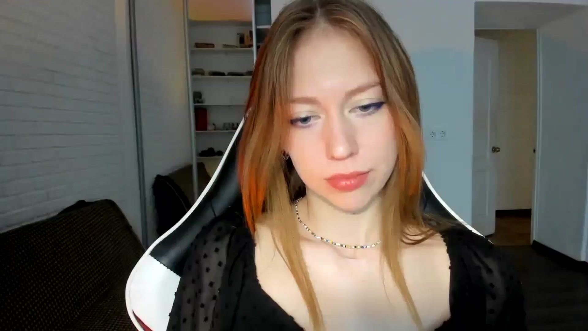 Gallery image thumbnail from RoboSasha's myfreecams stream on, 10/27/2024, 12:38 image 20 of 20