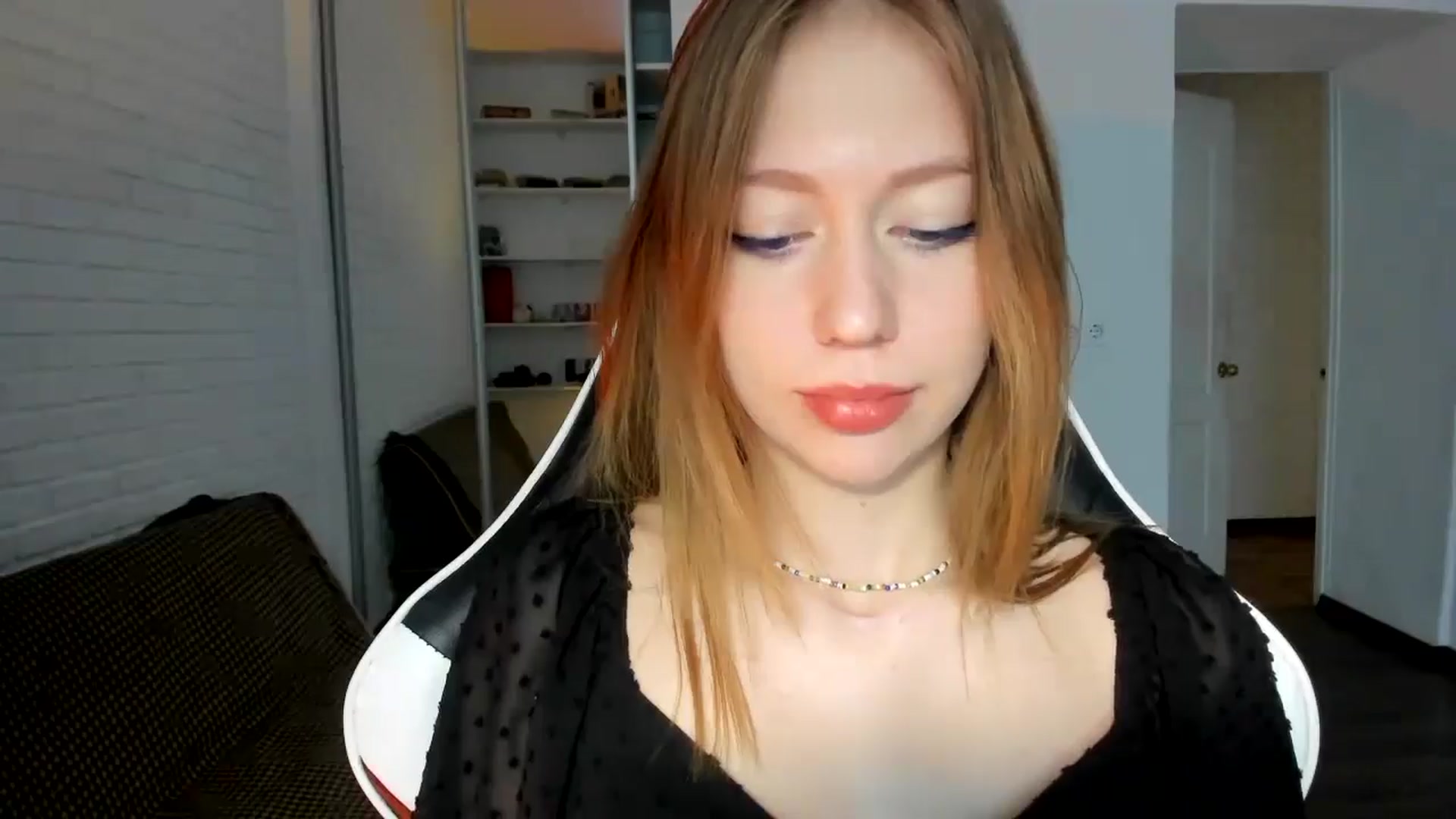 Gallery image thumbnail from RoboSasha's myfreecams stream on, 10/27/2024, 12:38 image 10 of 20