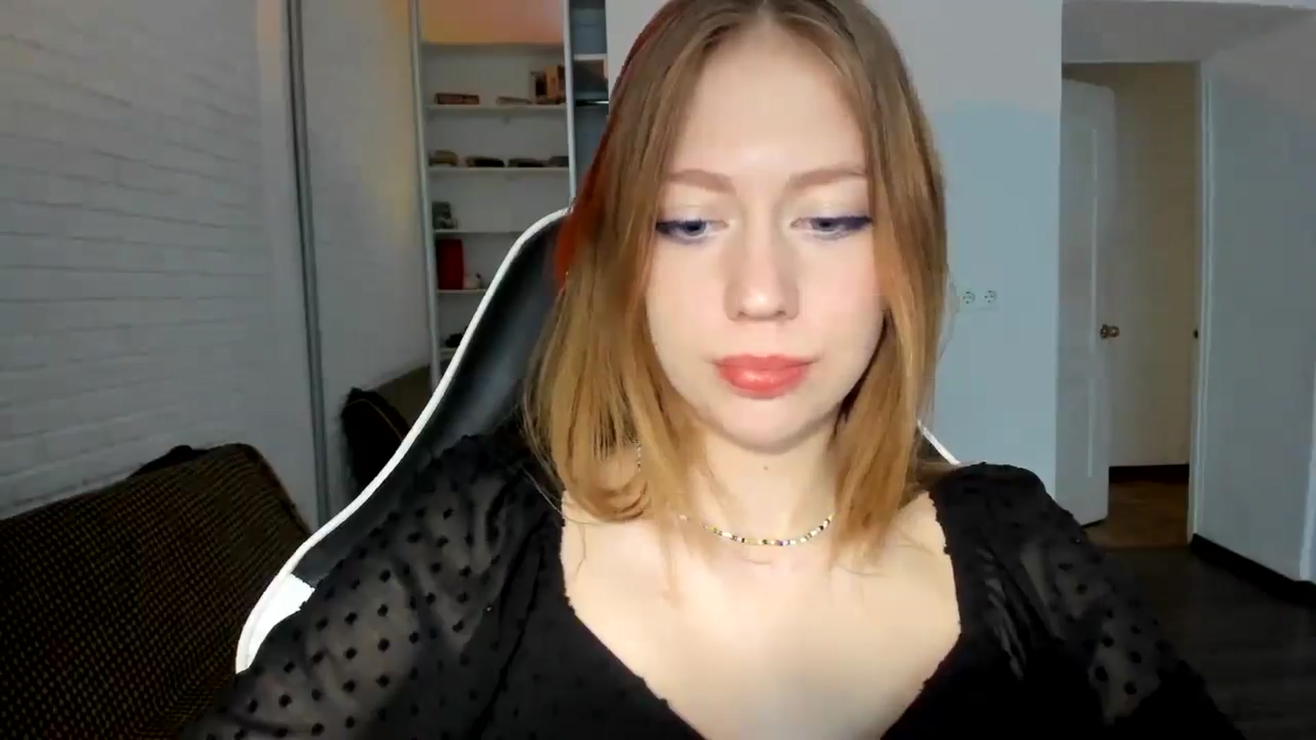 Gallery image thumbnail from RoboSasha's myfreecams stream on, 10/27/2024, 12:38 image 8 of 20