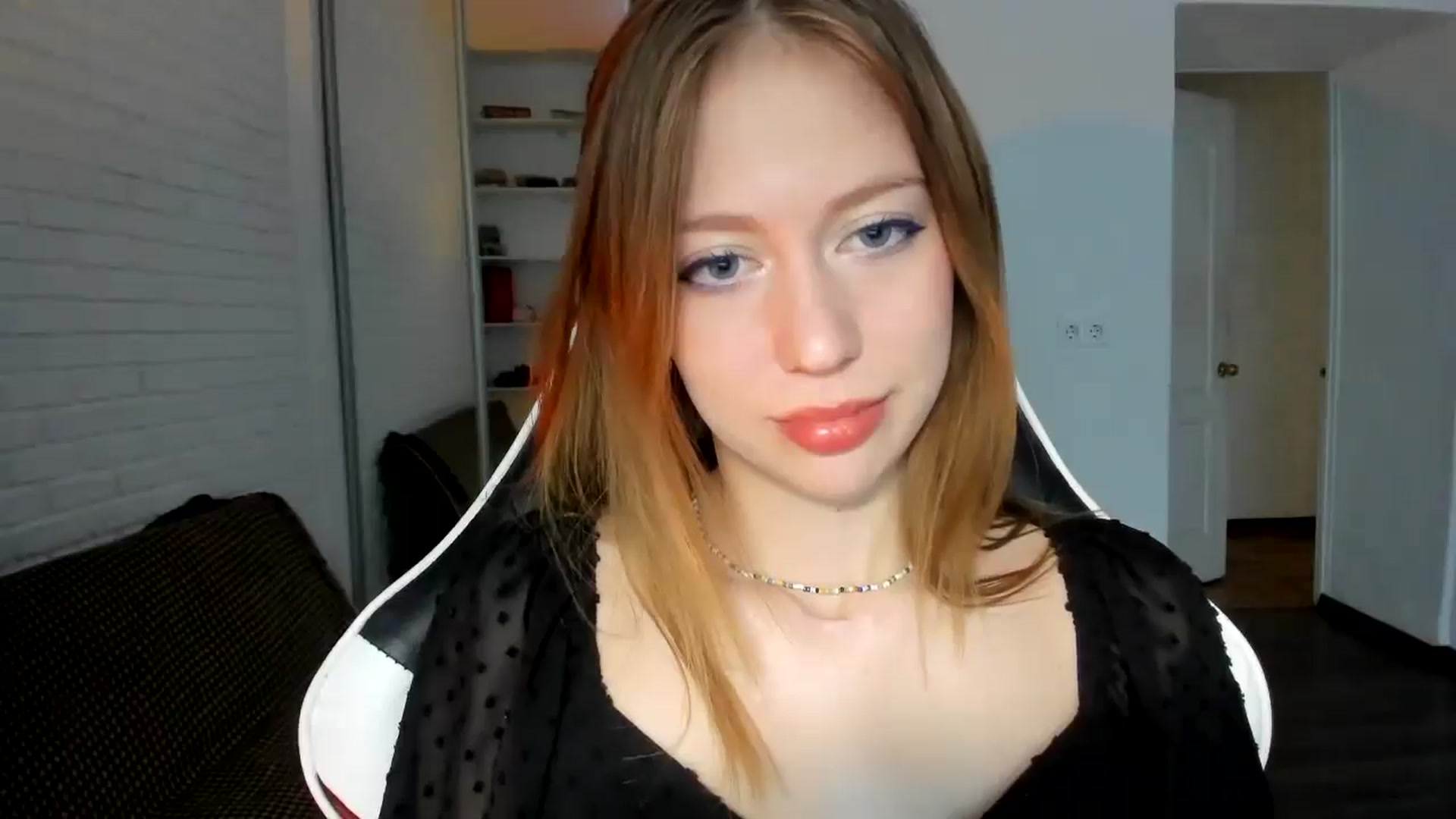 Gallery image thumbnail from RoboSasha's myfreecams stream on, 10/27/2024, 12:38 image 13 of 20