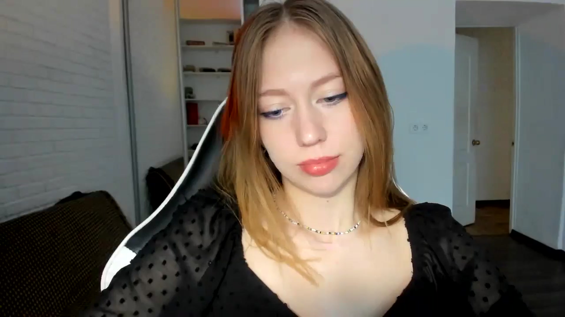 Gallery image thumbnail from RoboSasha's myfreecams stream on, 10/27/2024, 12:38 image 9 of 20