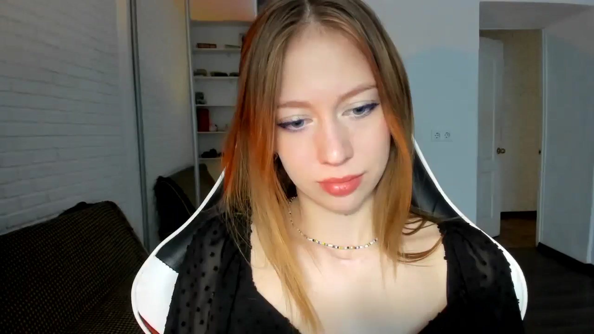 Gallery image thumbnail from RoboSasha's myfreecams stream on, 10/27/2024, 12:38 image 14 of 20