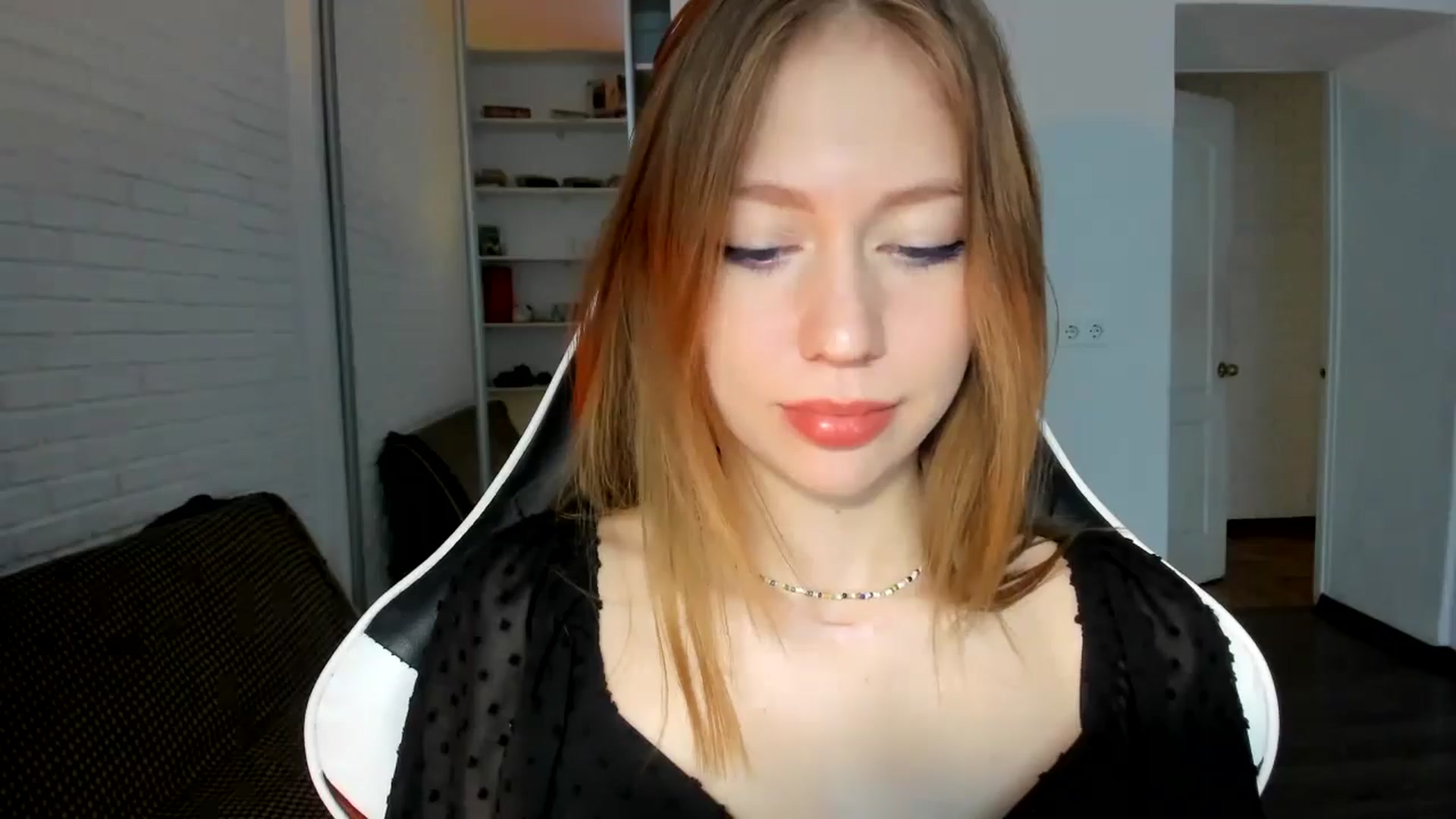 Gallery image thumbnail from RoboSasha's myfreecams stream on, 10/27/2024, 12:38 image 11 of 20