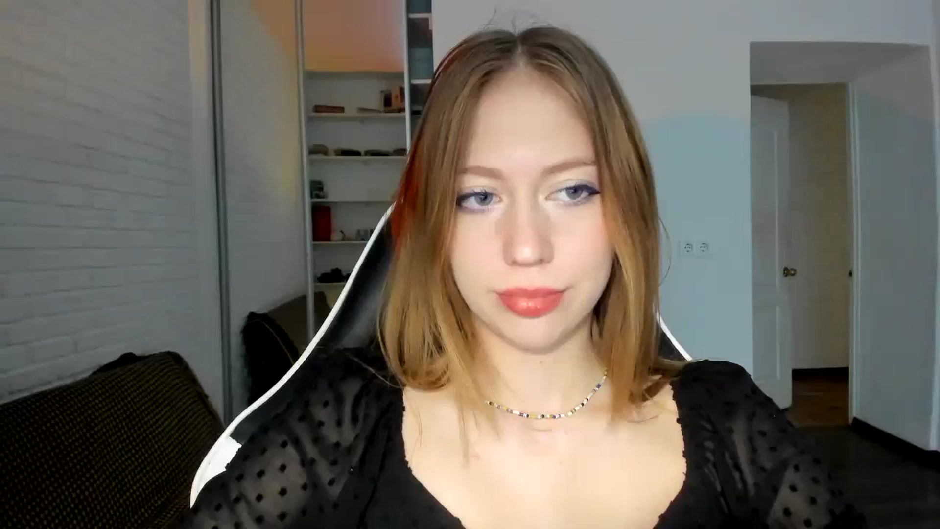 Gallery image thumbnail from RoboSasha's myfreecams stream on, 10/27/2024, 12:38 image 6 of 20