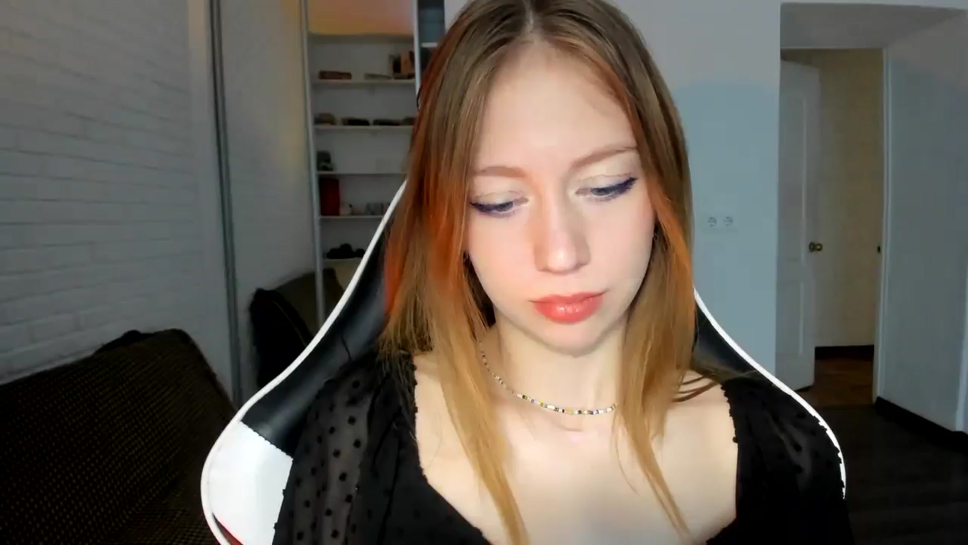 Gallery image thumbnail from RoboSasha's myfreecams stream on, 10/27/2024, 12:38 image 18 of 20