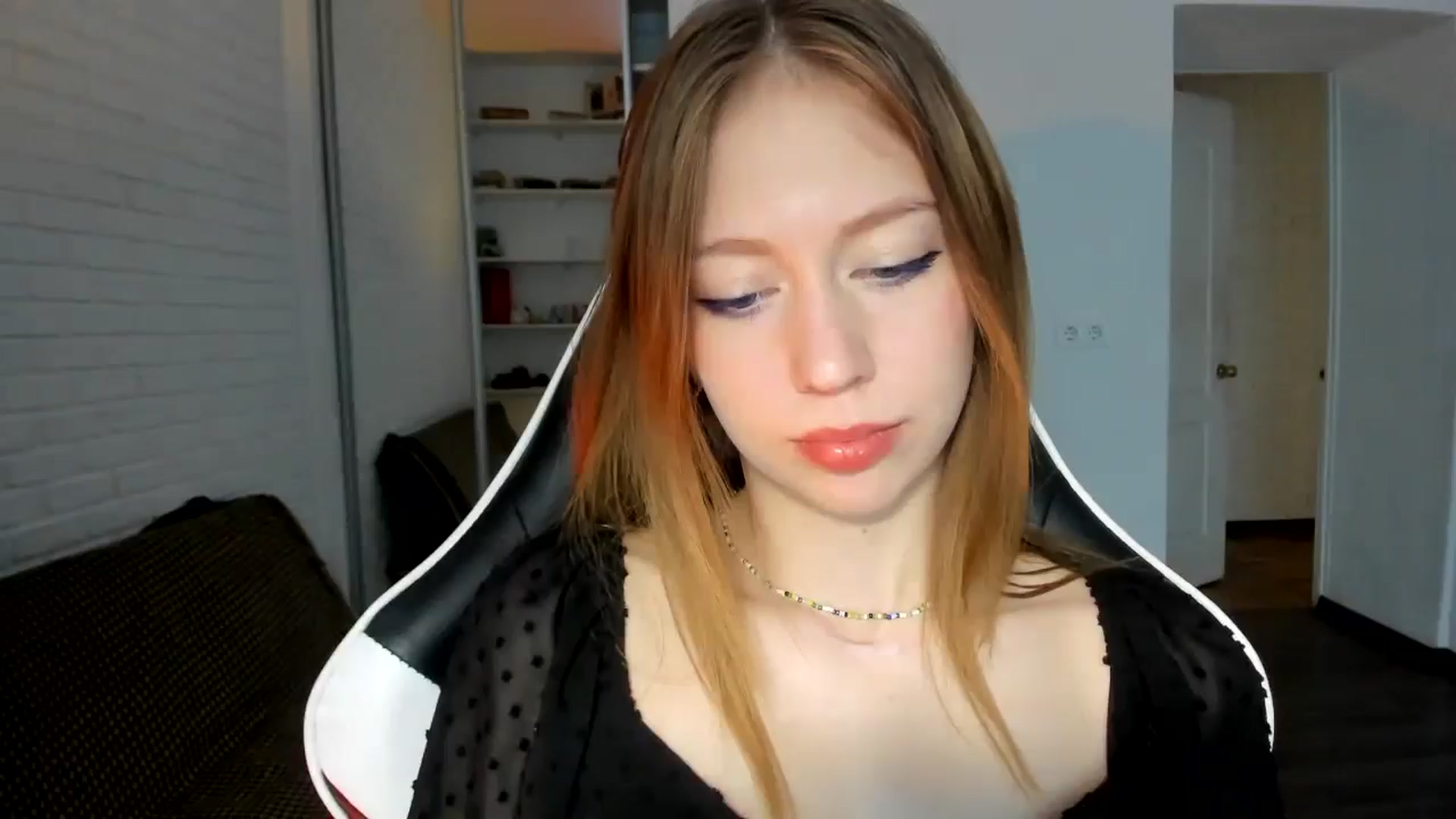 Gallery image thumbnail from RoboSasha's myfreecams stream on, 10/27/2024, 12:38 image 17 of 20