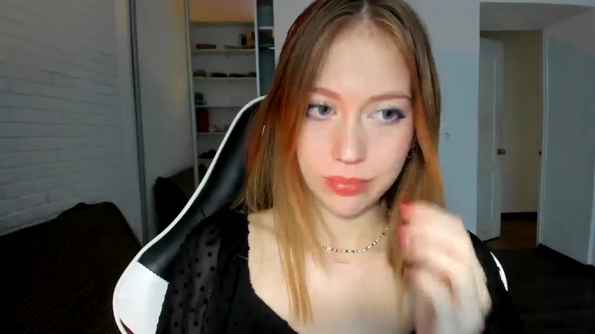 Gallery image thumbnail from RoboSasha's myfreecams stream on, 10/27/2024, 12:38 image 15 of 20