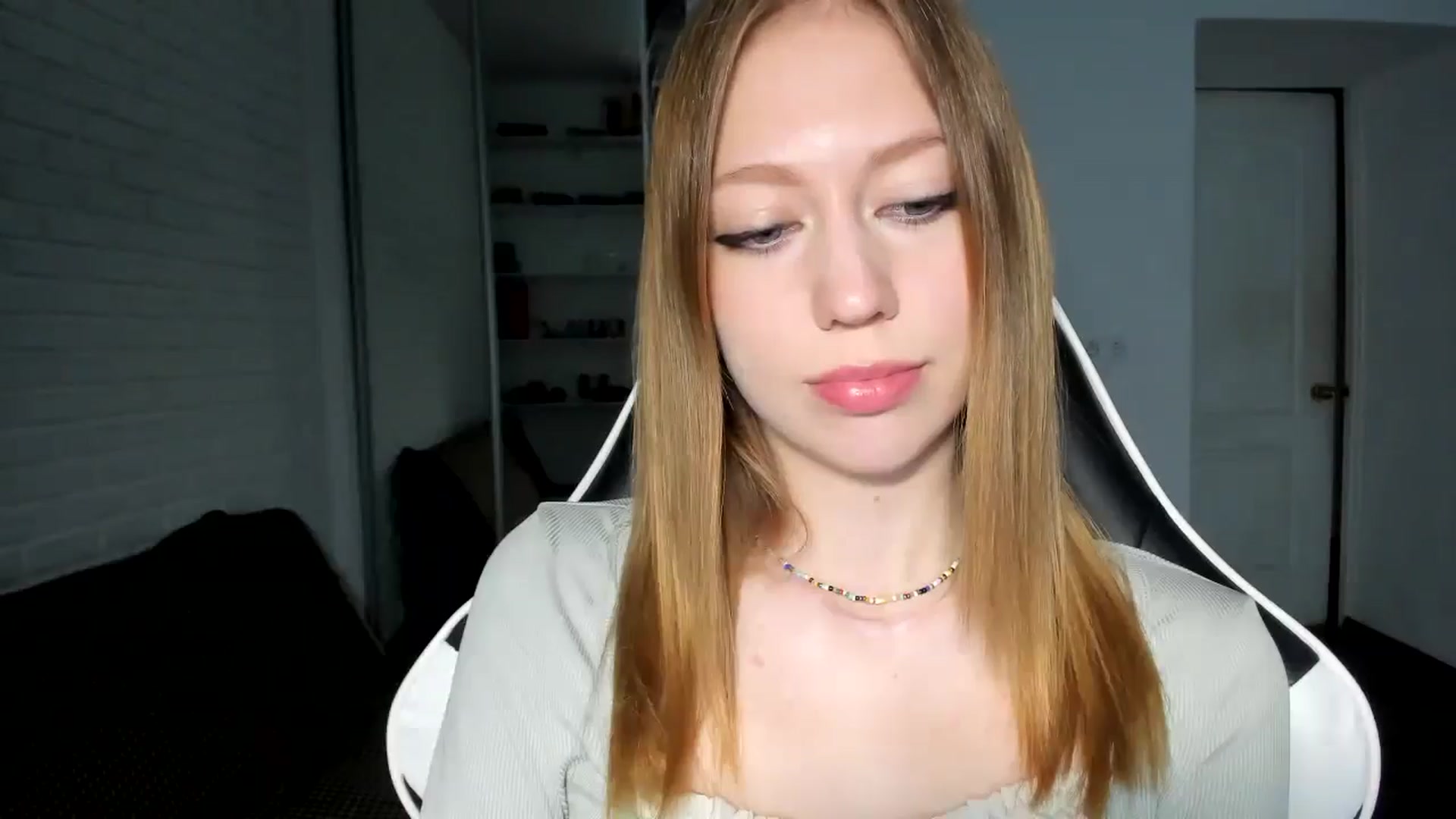 Gallery image thumbnail from RoboSasha's myfreecams stream on, 10/28/2024, 14:29 image 13 of 20