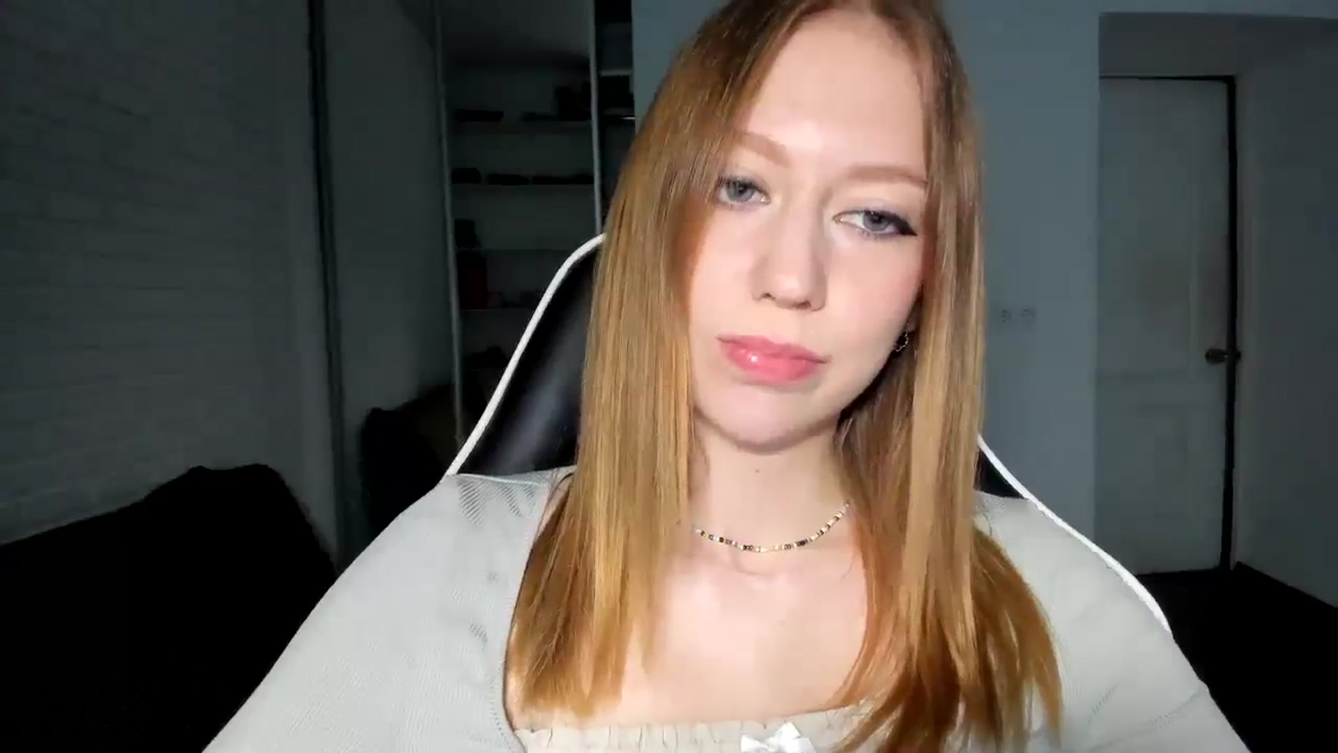 Gallery image thumbnail from RoboSasha's myfreecams stream on, 10/28/2024, 14:29 image 14 of 20