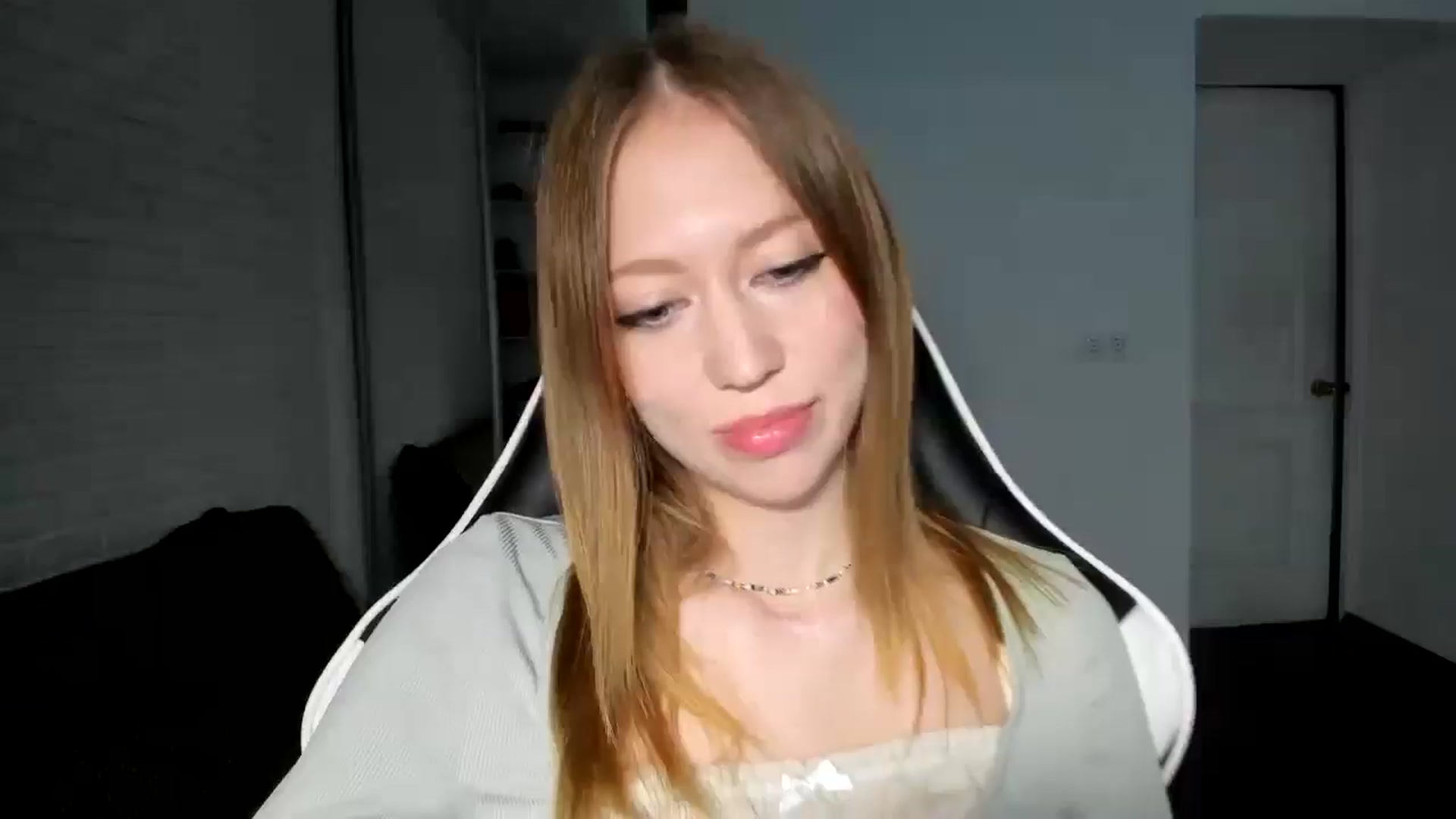 Gallery image thumbnail from RoboSasha's myfreecams stream on, 10/28/2024, 14:29 image 15 of 20