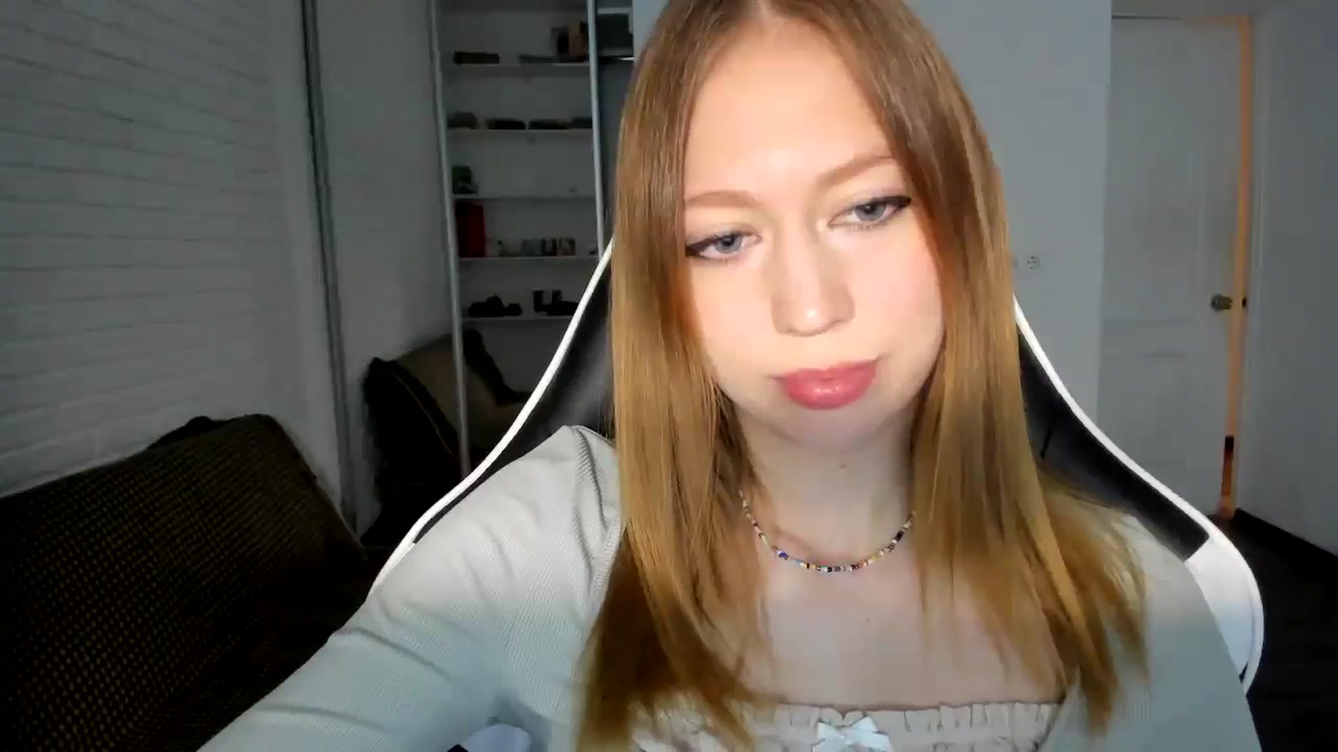 Gallery image thumbnail from RoboSasha's myfreecams stream on, 10/28/2024, 14:29 image 3 of 20