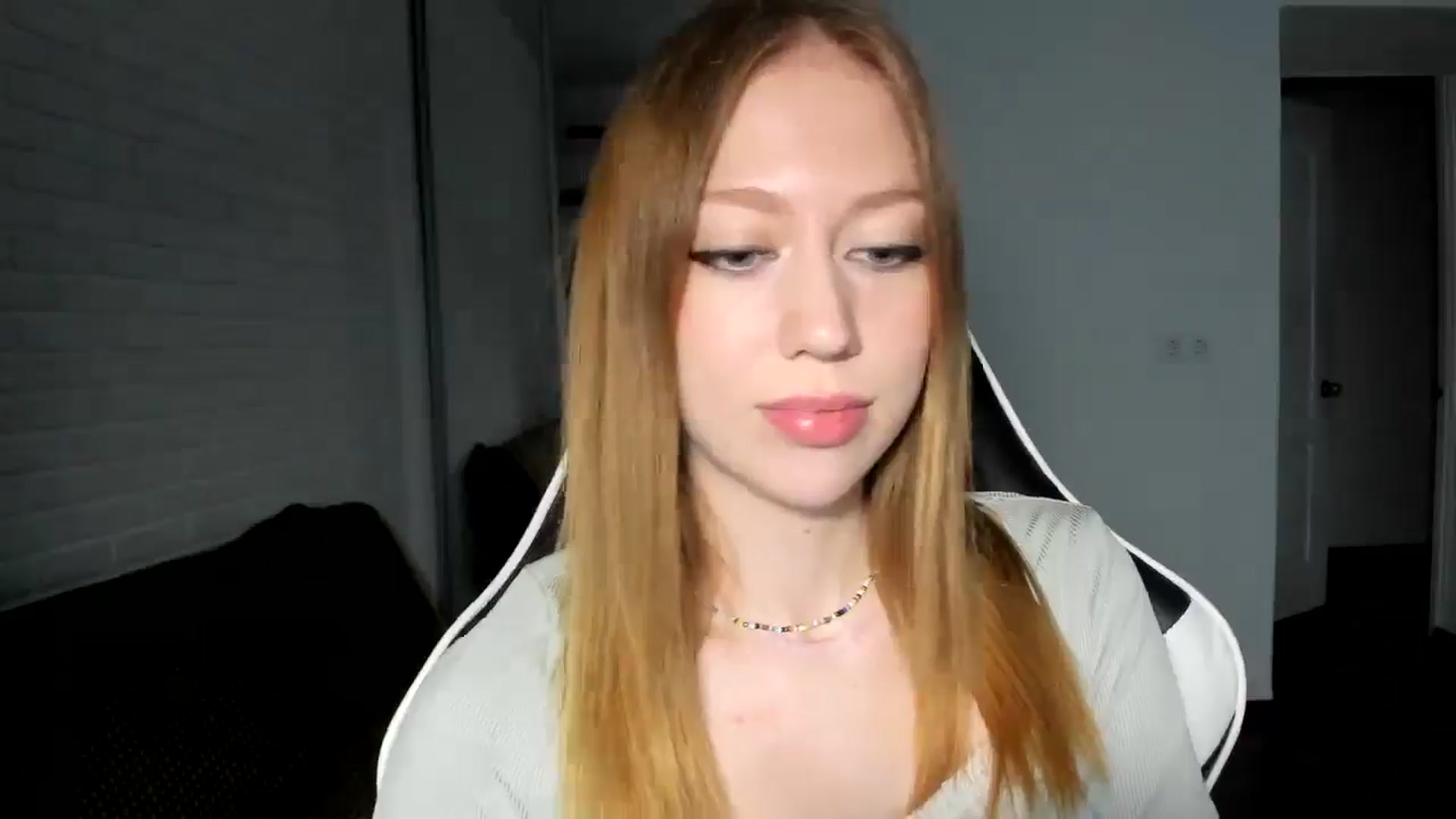 Gallery image thumbnail from RoboSasha's myfreecams stream on, 10/28/2024, 14:29 image 16 of 20