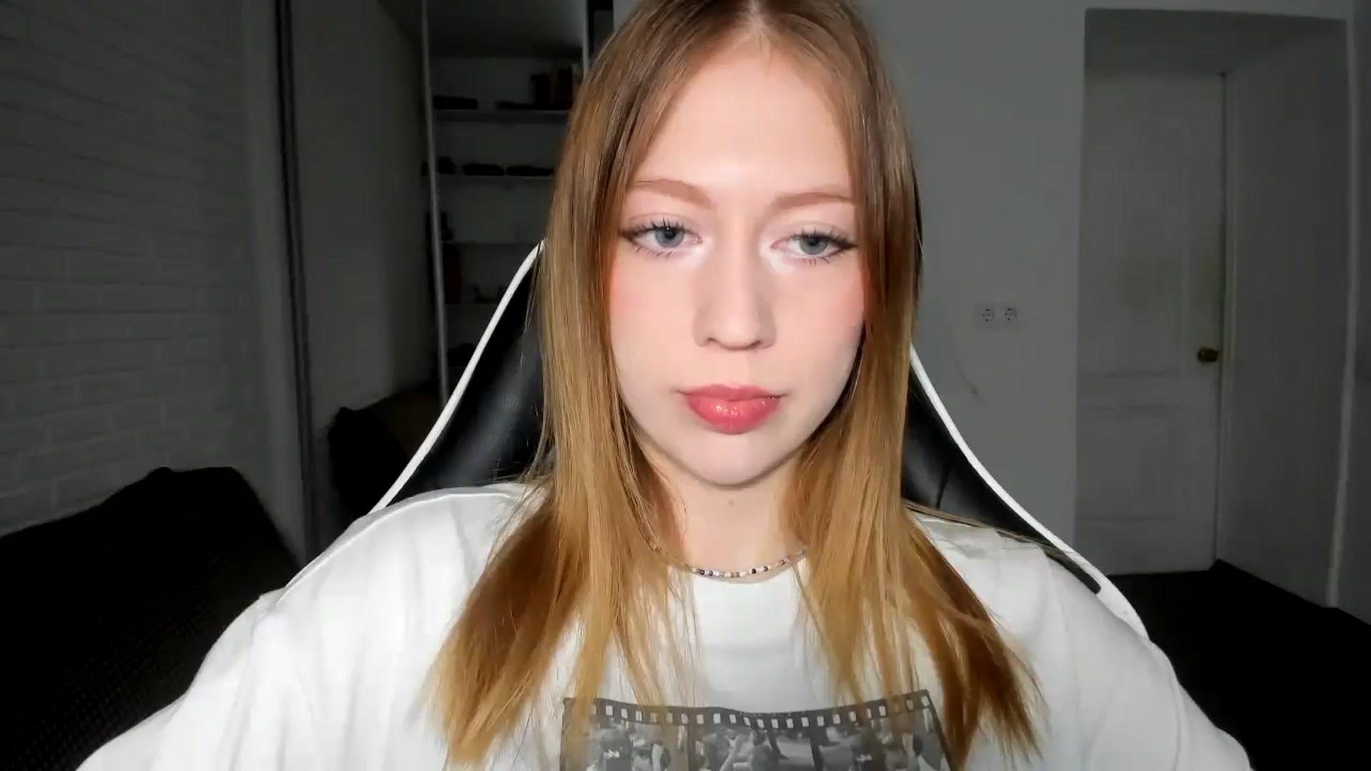 Gallery image thumbnail from RoboSasha's myfreecams stream on, 11/04/2024, 13:15 image 7 of 20
