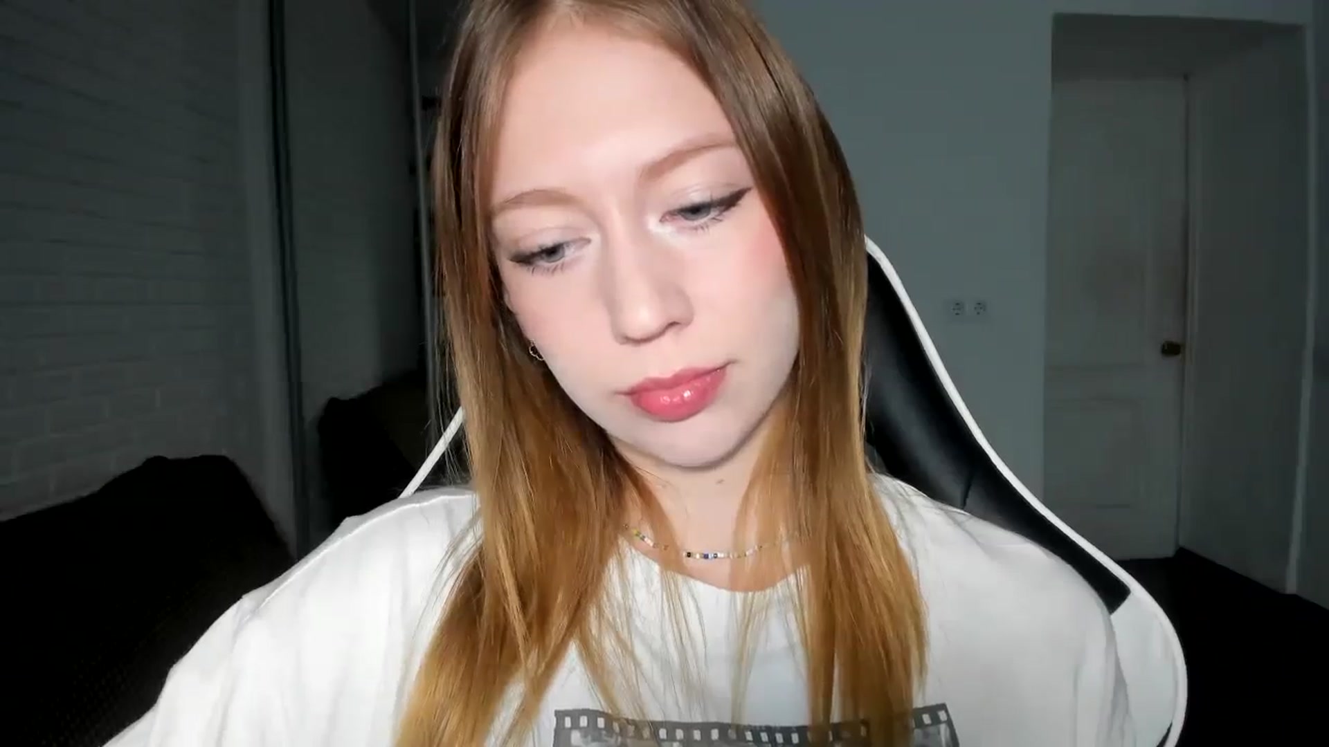 Gallery image thumbnail from RoboSasha's myfreecams stream on, 11/04/2024, 13:15 image 12 of 20