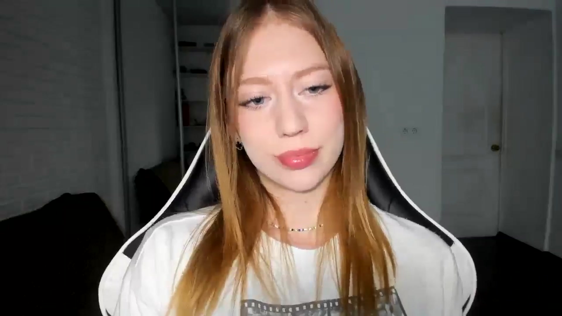 Gallery image thumbnail from RoboSasha's myfreecams stream on, 11/04/2024, 13:15 image 13 of 20