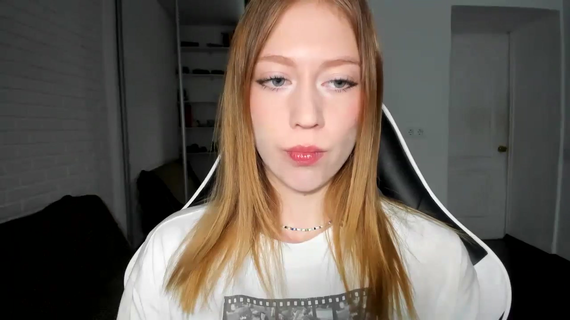 Gallery image thumbnail from RoboSasha's myfreecams stream on, 11/04/2024, 13:15 image 9 of 20