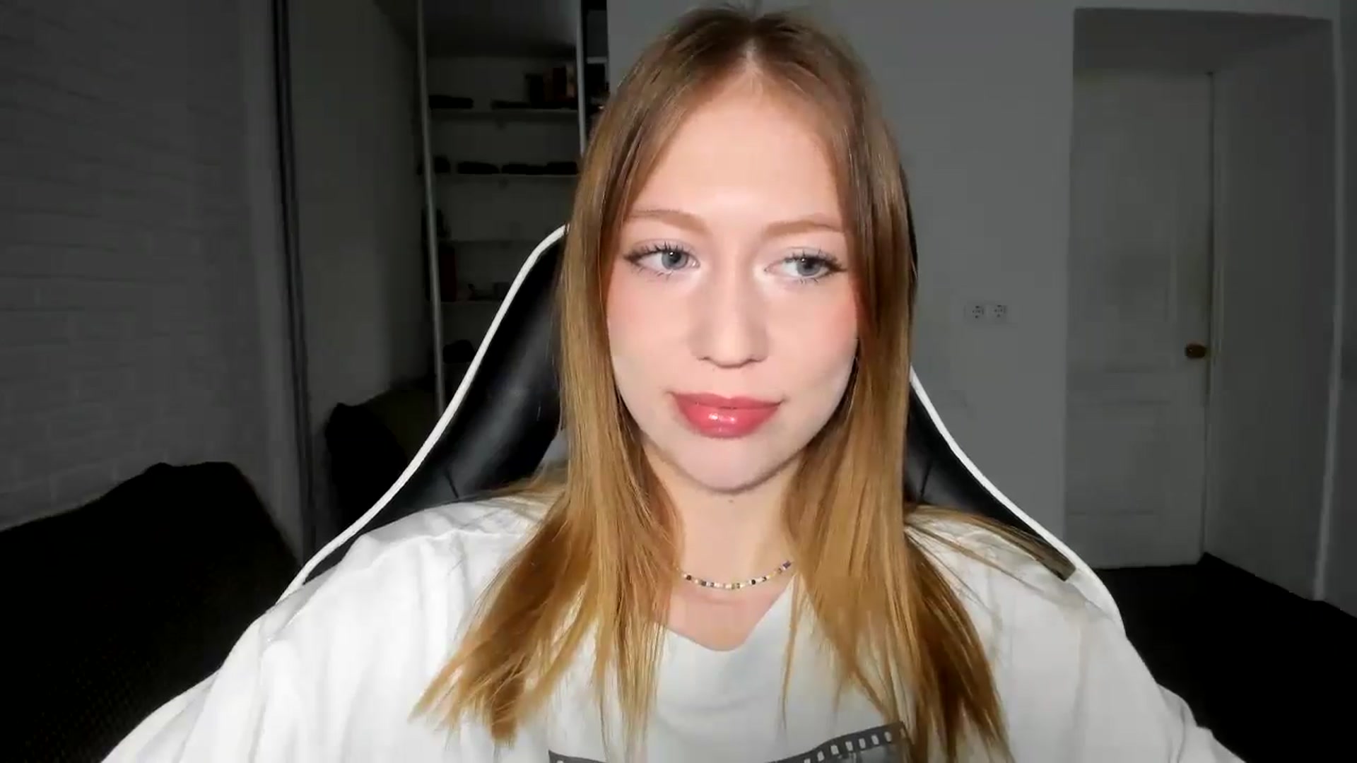 Gallery image thumbnail from RoboSasha's myfreecams stream on, 11/04/2024, 13:15 image 4 of 20