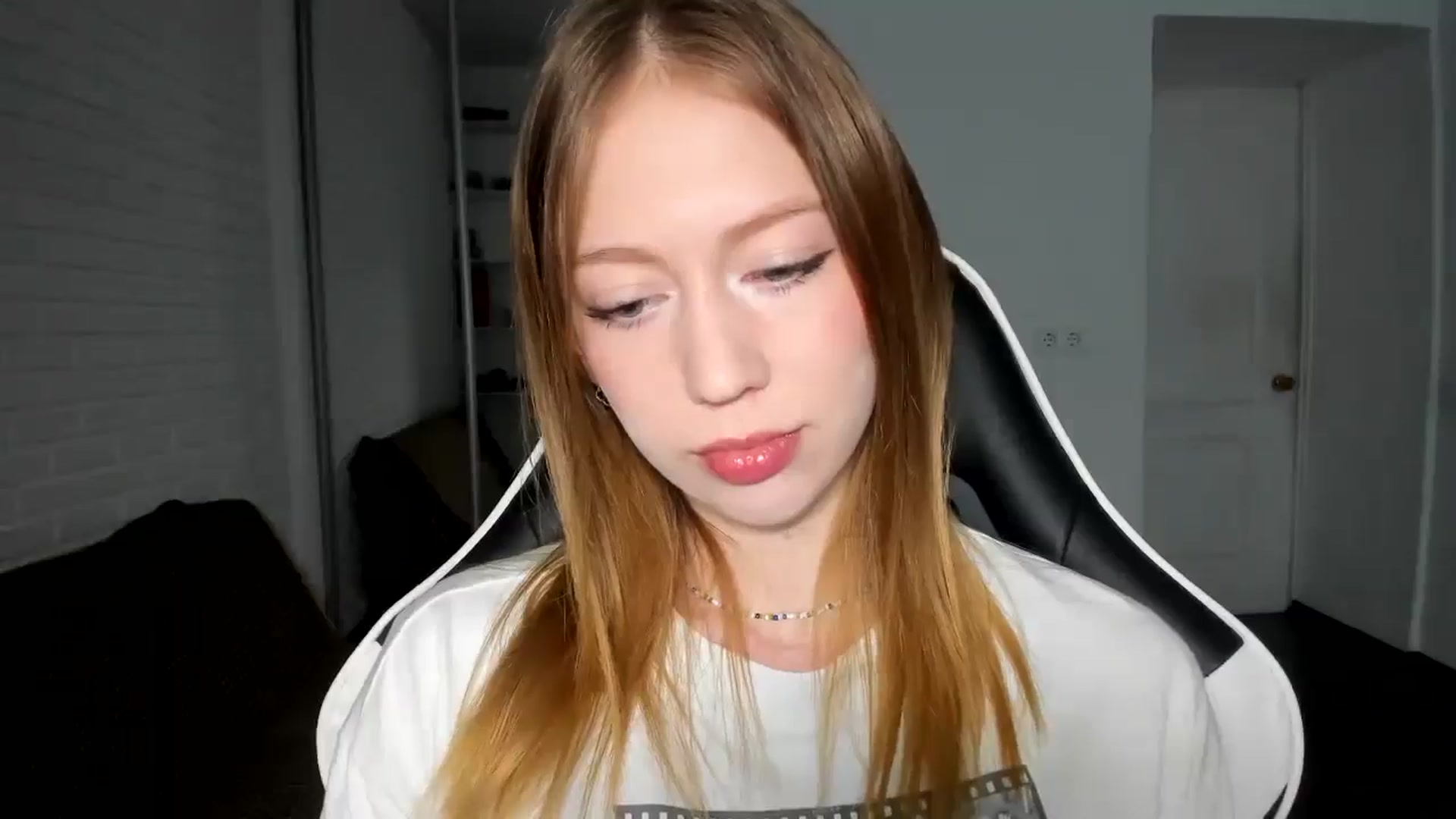 Gallery image thumbnail from RoboSasha's myfreecams stream on, 11/04/2024, 13:15 image 14 of 20