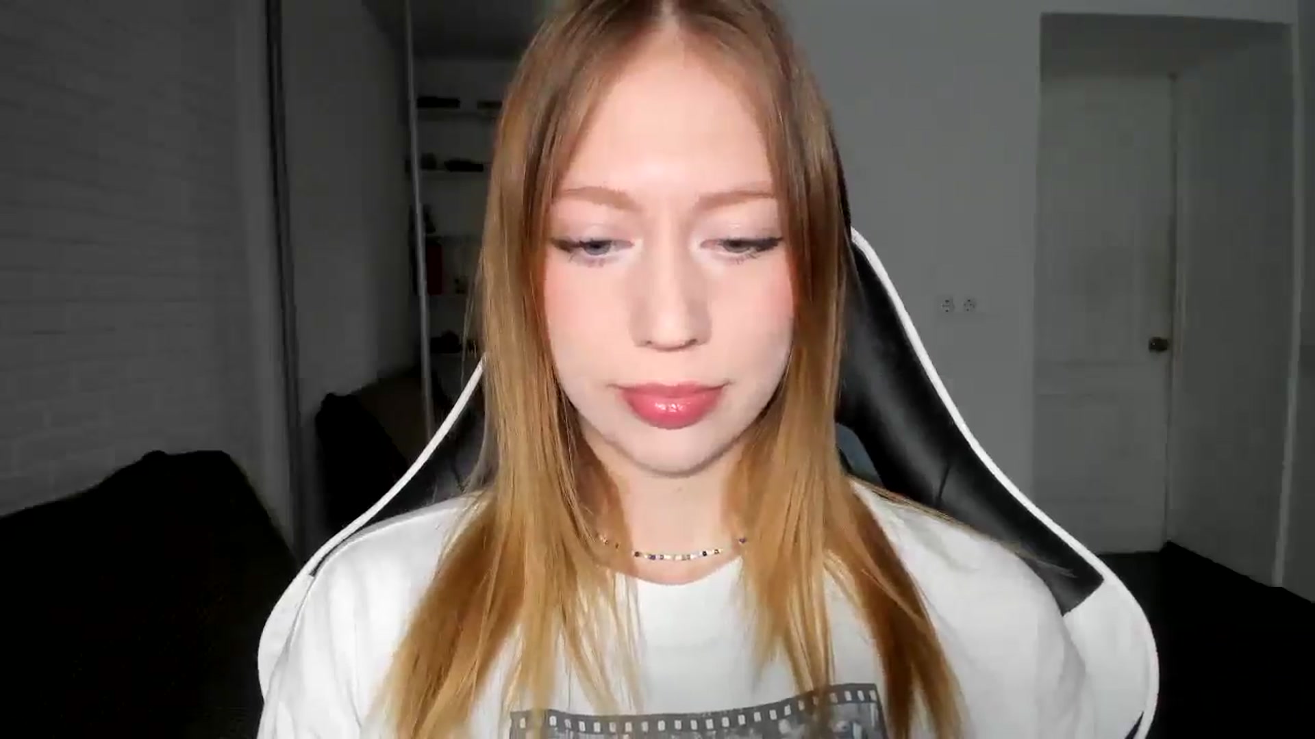 Gallery image thumbnail from RoboSasha's myfreecams stream on, 11/04/2024, 13:15 image 8 of 20