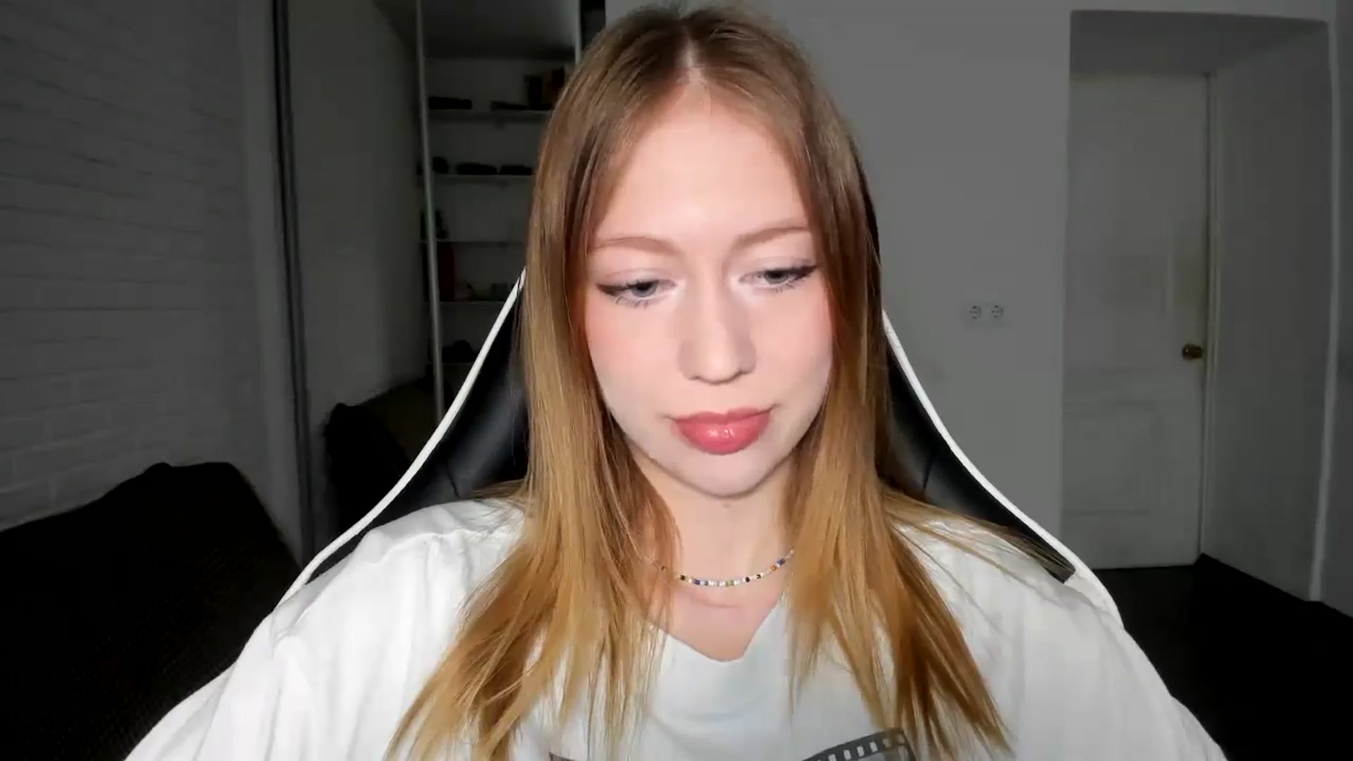 Gallery image thumbnail from RoboSasha's myfreecams stream on, 11/04/2024, 13:15 image 3 of 20