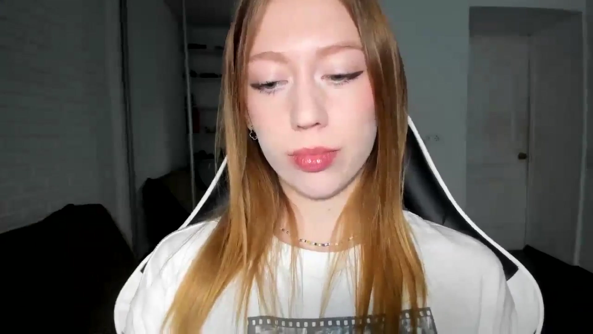 Gallery image thumbnail from RoboSasha's myfreecams stream on, 11/04/2024, 13:15 image 11 of 20