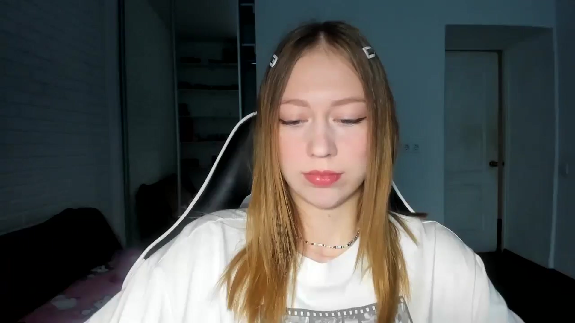 Gallery image thumbnail from RoboSasha's myfreecams stream on, 11/08/2024, 13:25 image 16 of 20