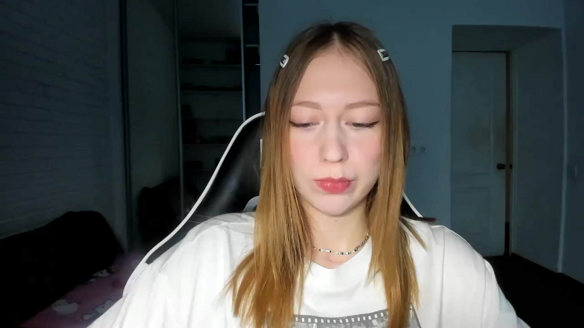 Gallery image thumbnail from RoboSasha's myfreecams stream on, 11/08/2024, 13:25 image 17 of 20
