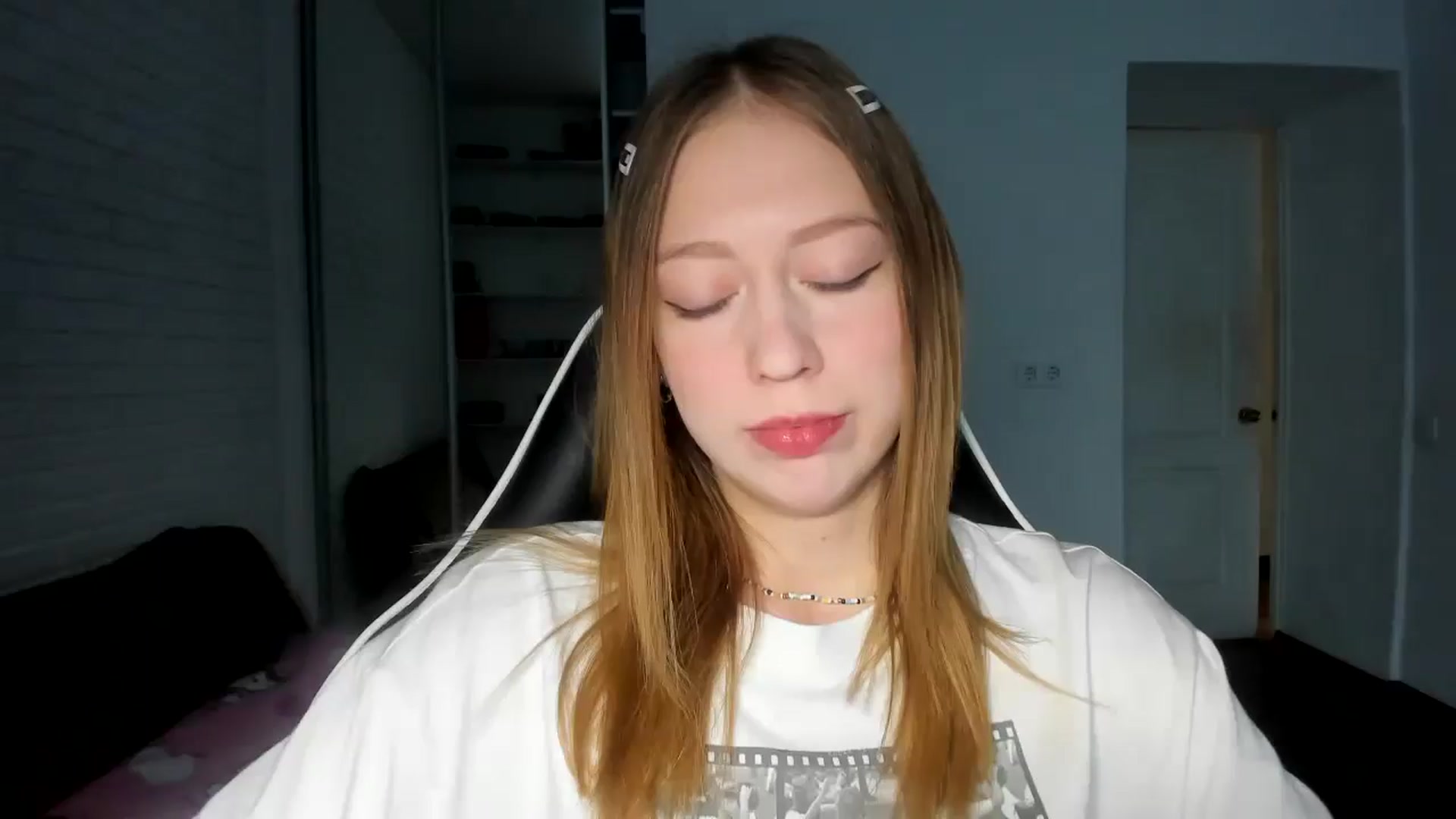 Gallery image thumbnail from RoboSasha's myfreecams stream on, 11/08/2024, 13:25 image 3 of 20