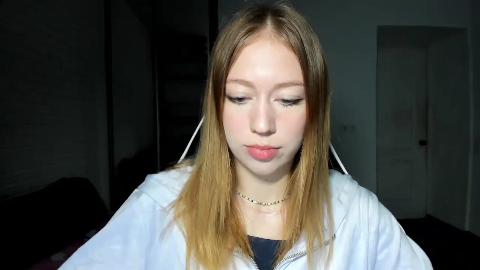 Gallery image thumbnail from RoboSasha's myfreecams stream on, 11/10/2024, 13:52 image 18 of 20