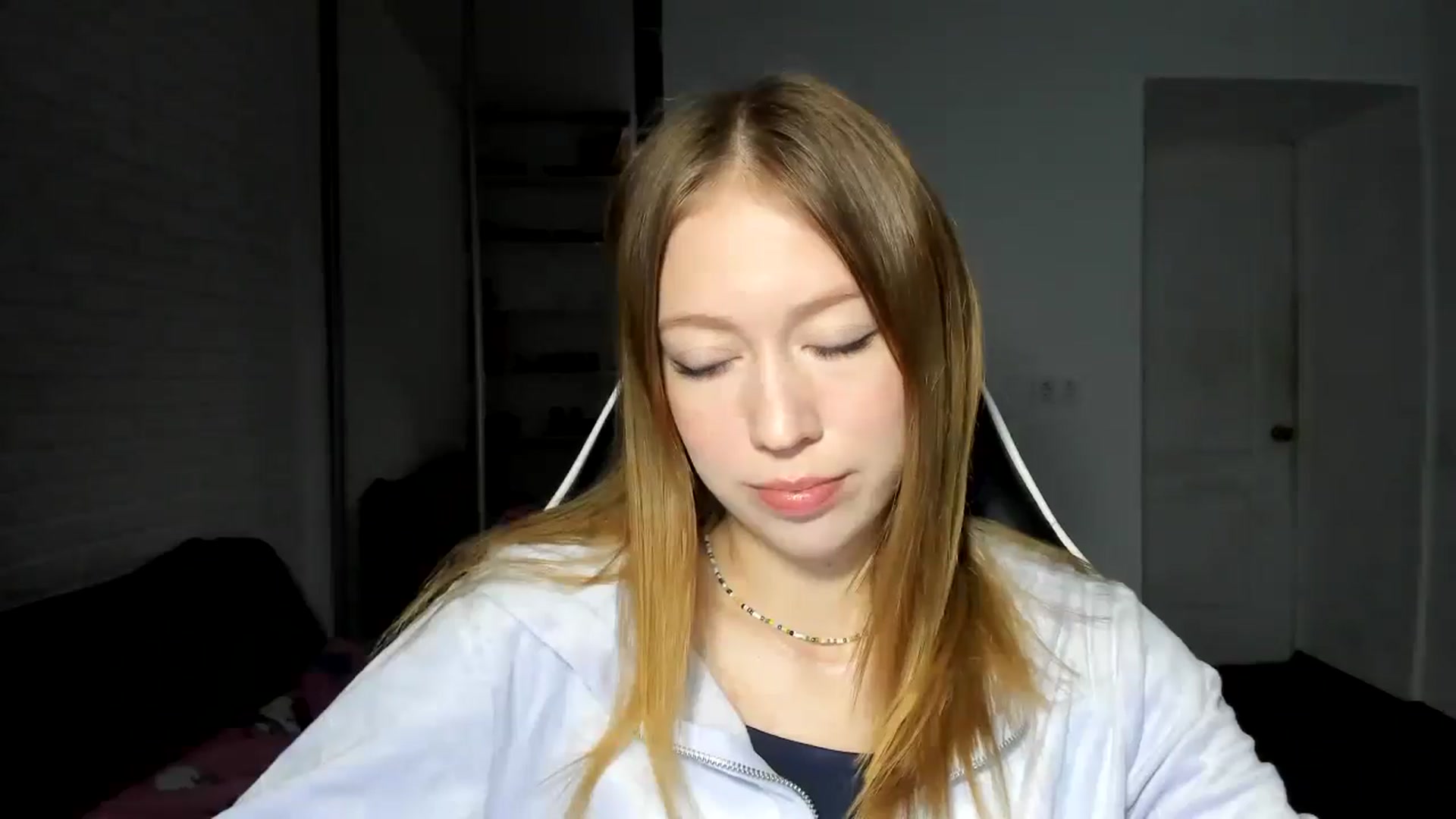 Gallery image thumbnail from RoboSasha's myfreecams stream on, 11/10/2024, 13:52 image 10 of 20