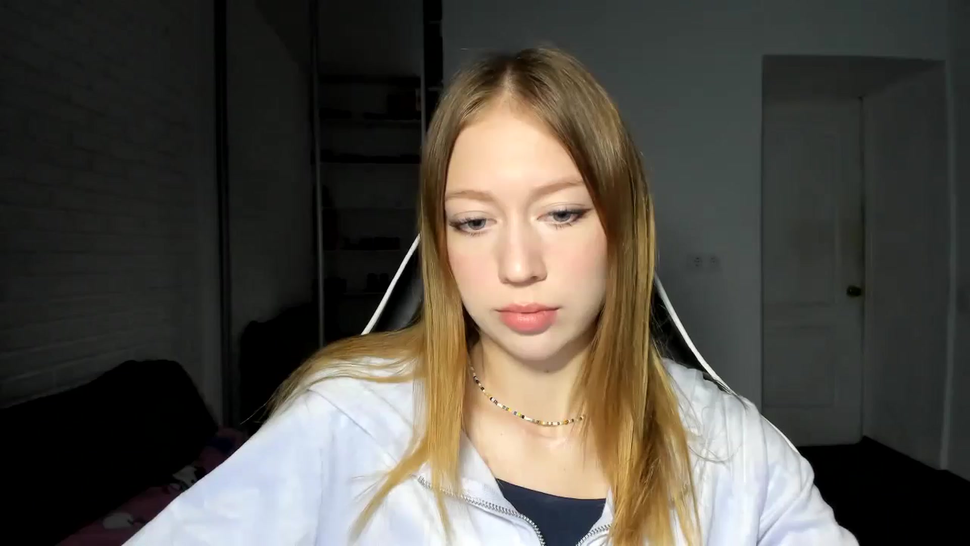 Gallery image thumbnail from RoboSasha's myfreecams stream on, 11/10/2024, 13:52 image 9 of 20