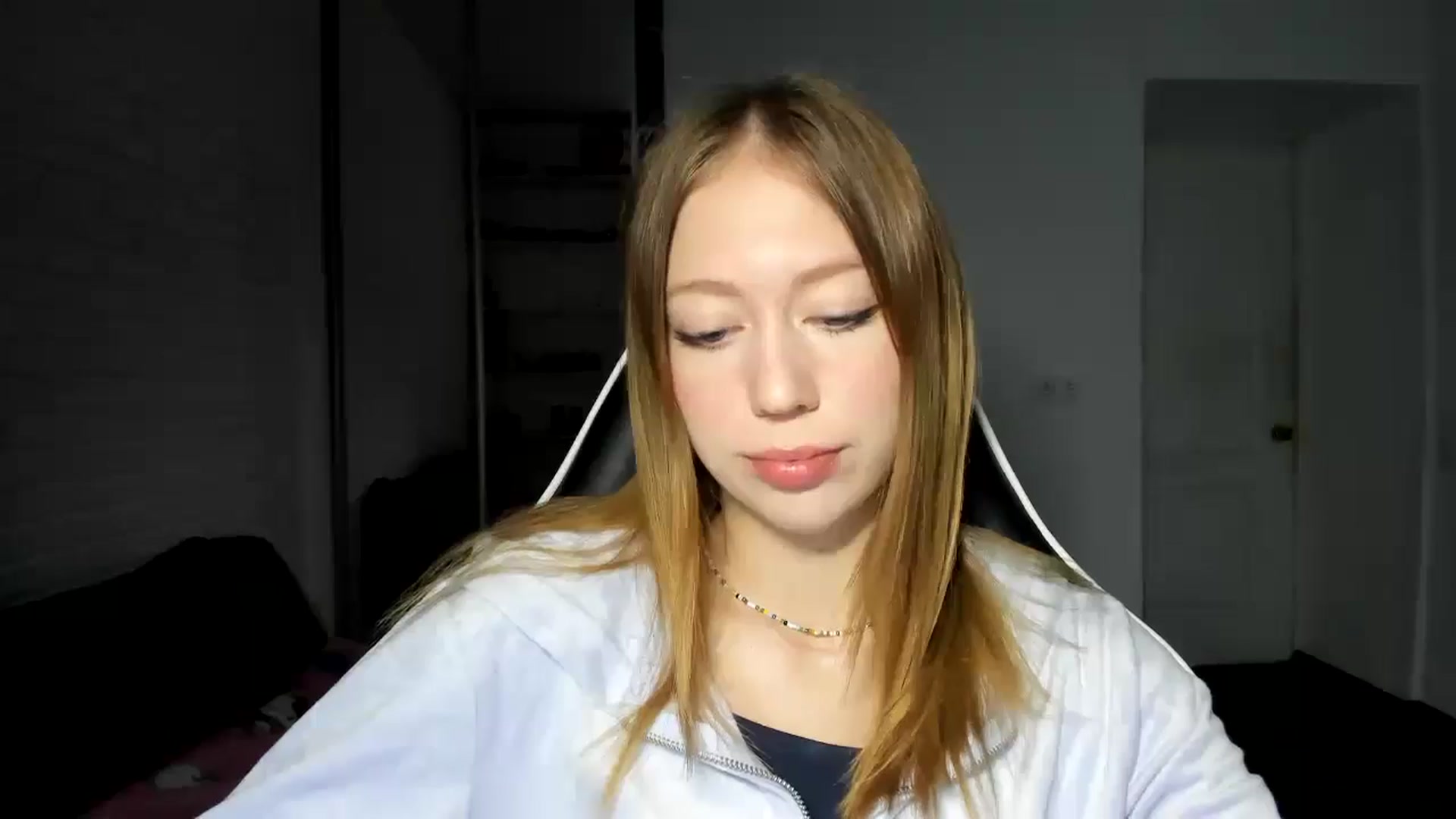Gallery image thumbnail from RoboSasha's myfreecams stream on, 11/10/2024, 13:52 image 12 of 20