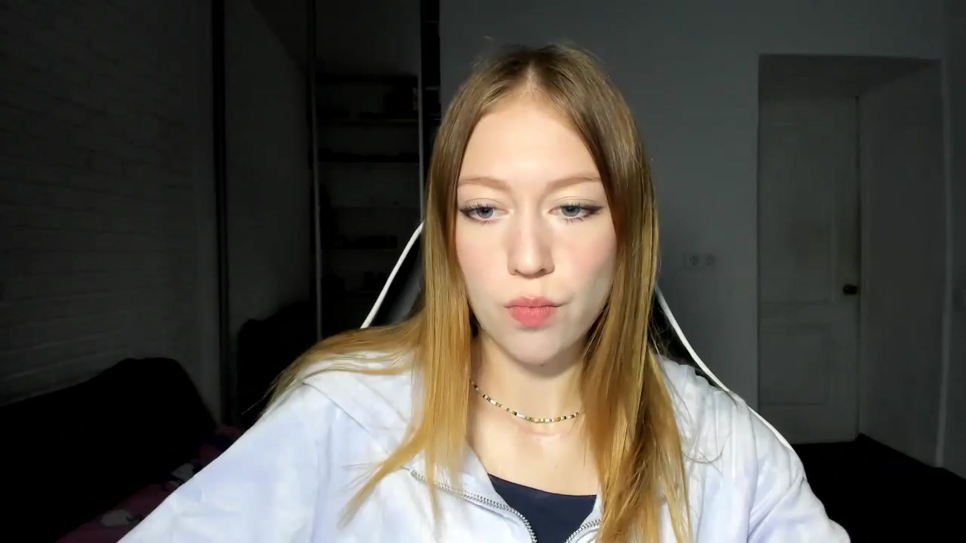 Gallery image thumbnail from RoboSasha's myfreecams stream on, 11/10/2024, 13:52 image 8 of 20