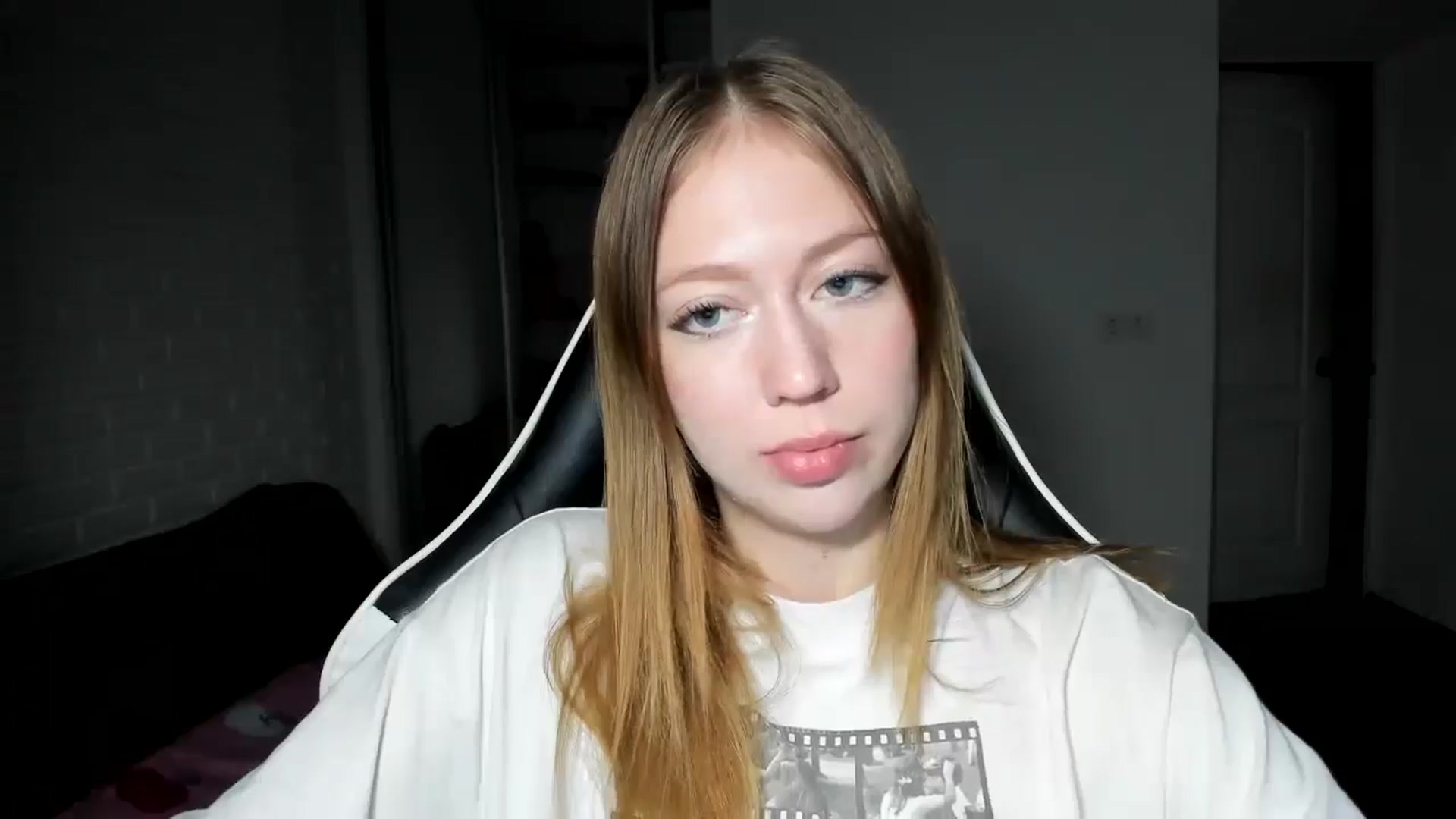 Gallery image thumbnail from RoboSasha's myfreecams stream on, 11/11/2024, 14:51 image 9 of 20