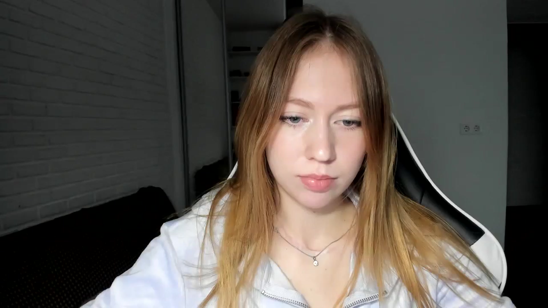 Gallery image thumbnail from RoboSasha's myfreecams stream on, 11/21/2024, 12:38 image 16 of 20