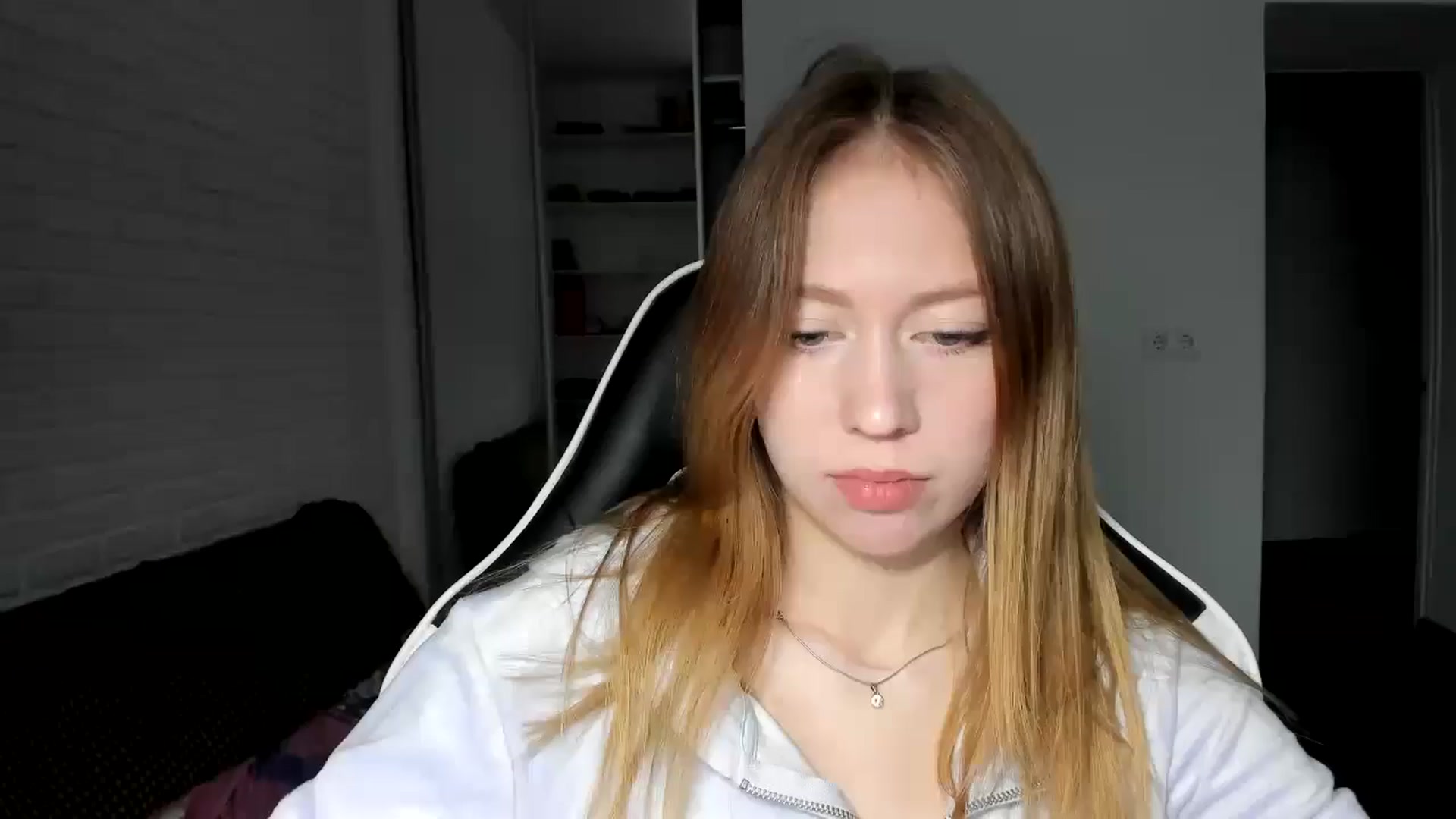 Gallery image thumbnail from RoboSasha's myfreecams stream on, 11/21/2024, 12:38 image 15 of 20
