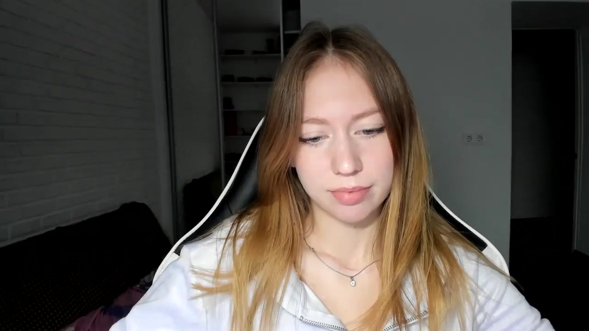 Gallery image thumbnail from RoboSasha's myfreecams stream on, 11/21/2024, 12:38 image 14 of 20