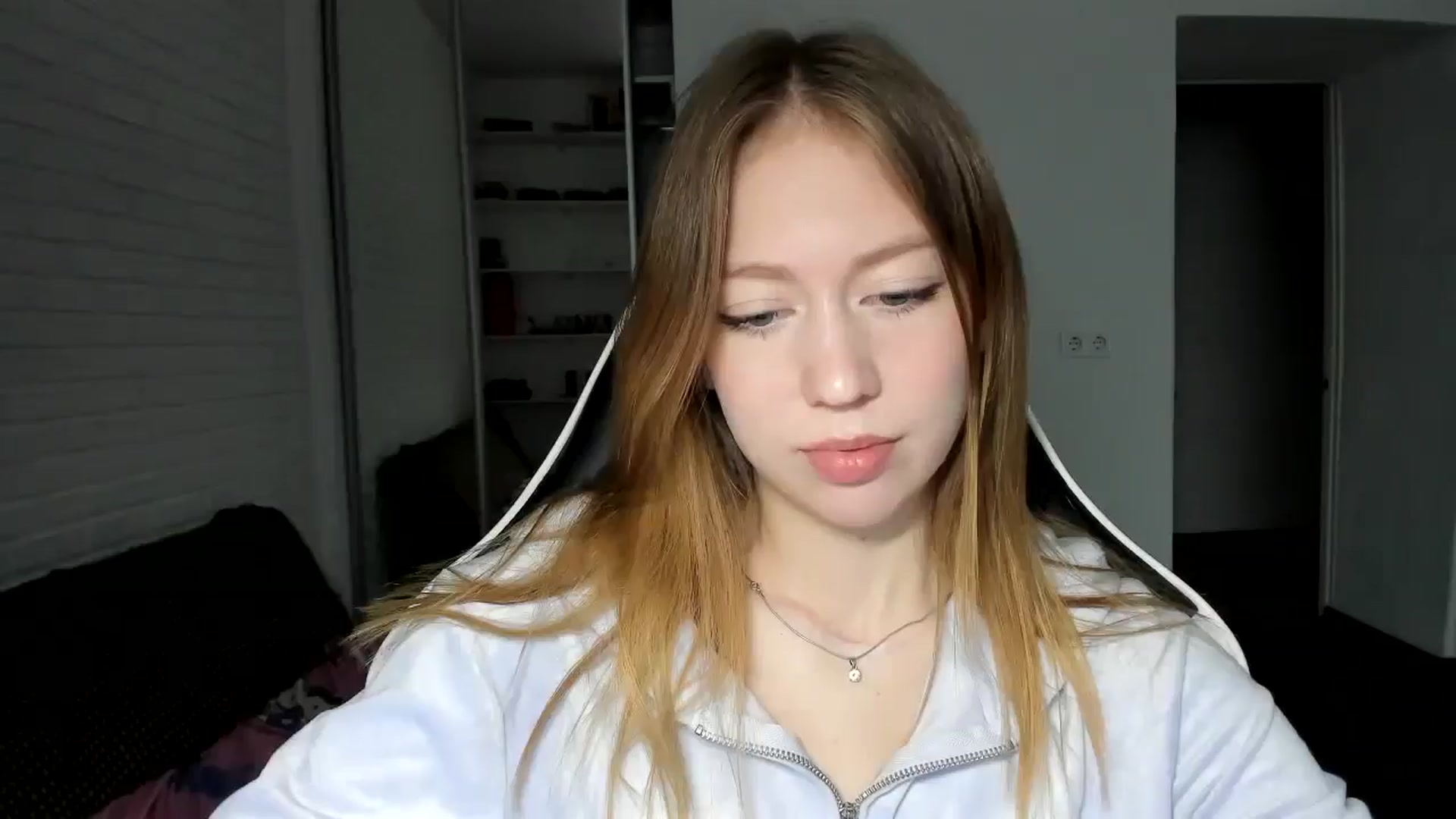 Gallery image thumbnail from RoboSasha's myfreecams stream on, 11/21/2024, 12:38 image 7 of 20