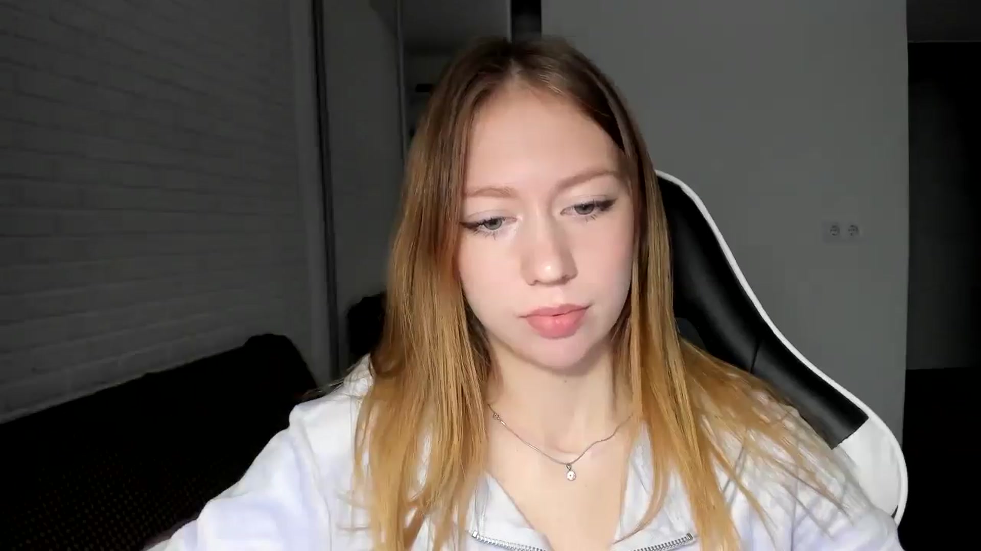 Gallery image thumbnail from RoboSasha's myfreecams stream on, 11/21/2024, 12:38 image 19 of 20
