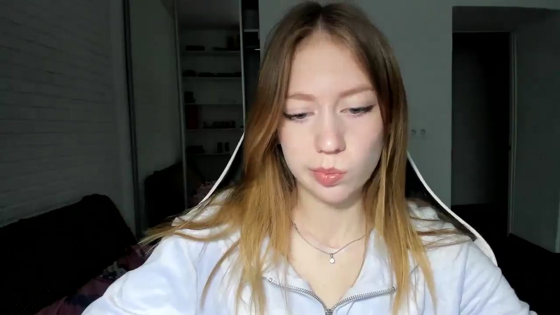 Gallery image thumbnail from RoboSasha's myfreecams stream on, 11/21/2024, 12:38 image 6 of 20