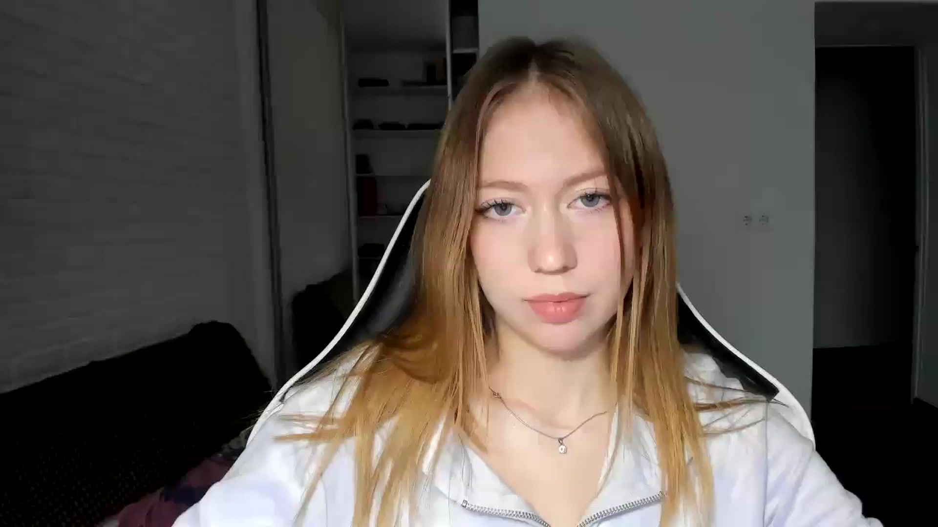 Gallery image thumbnail from RoboSasha's myfreecams stream on, 11/21/2024, 12:38 image 10 of 20