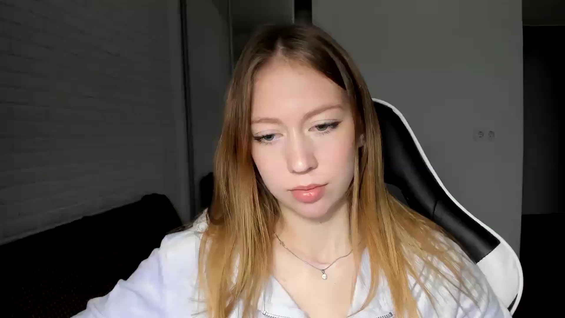Gallery image thumbnail from RoboSasha's myfreecams stream on, 11/21/2024, 12:38 image 20 of 20