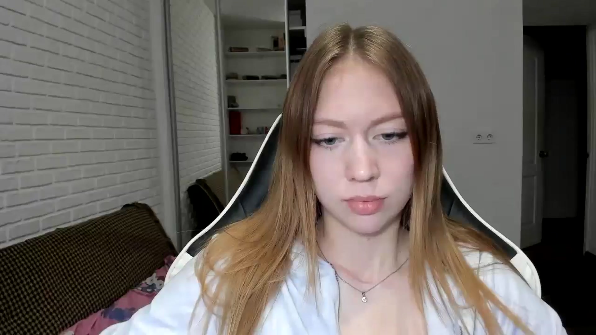 Gallery image thumbnail from RoboSasha's myfreecams stream on, 11/21/2024, 14:41 image 11 of 20