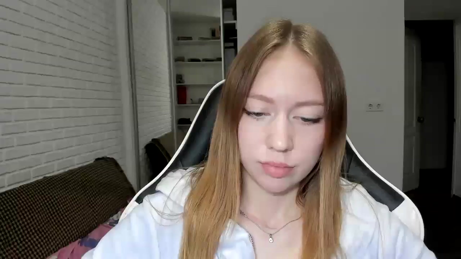 Gallery image thumbnail from RoboSasha's myfreecams stream on, 11/21/2024, 14:41 image 16 of 20