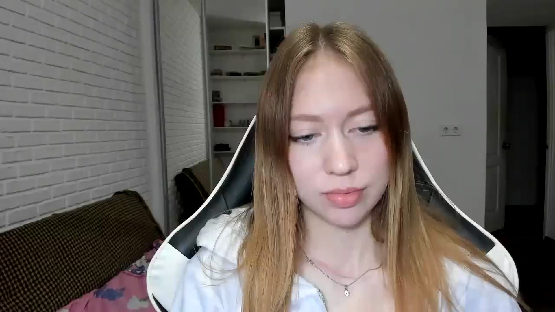 Gallery image thumbnail from RoboSasha's myfreecams stream on, 11/21/2024, 14:41 image 15 of 20