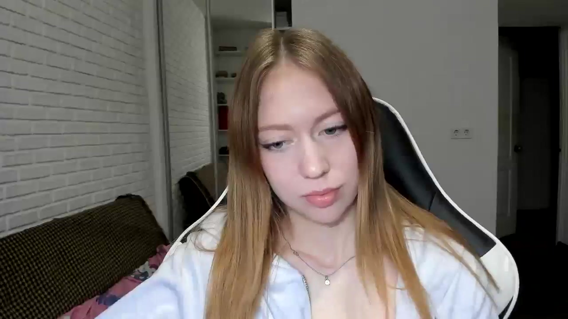 Gallery image thumbnail from RoboSasha's myfreecams stream on, 11/21/2024, 14:41 image 13 of 20