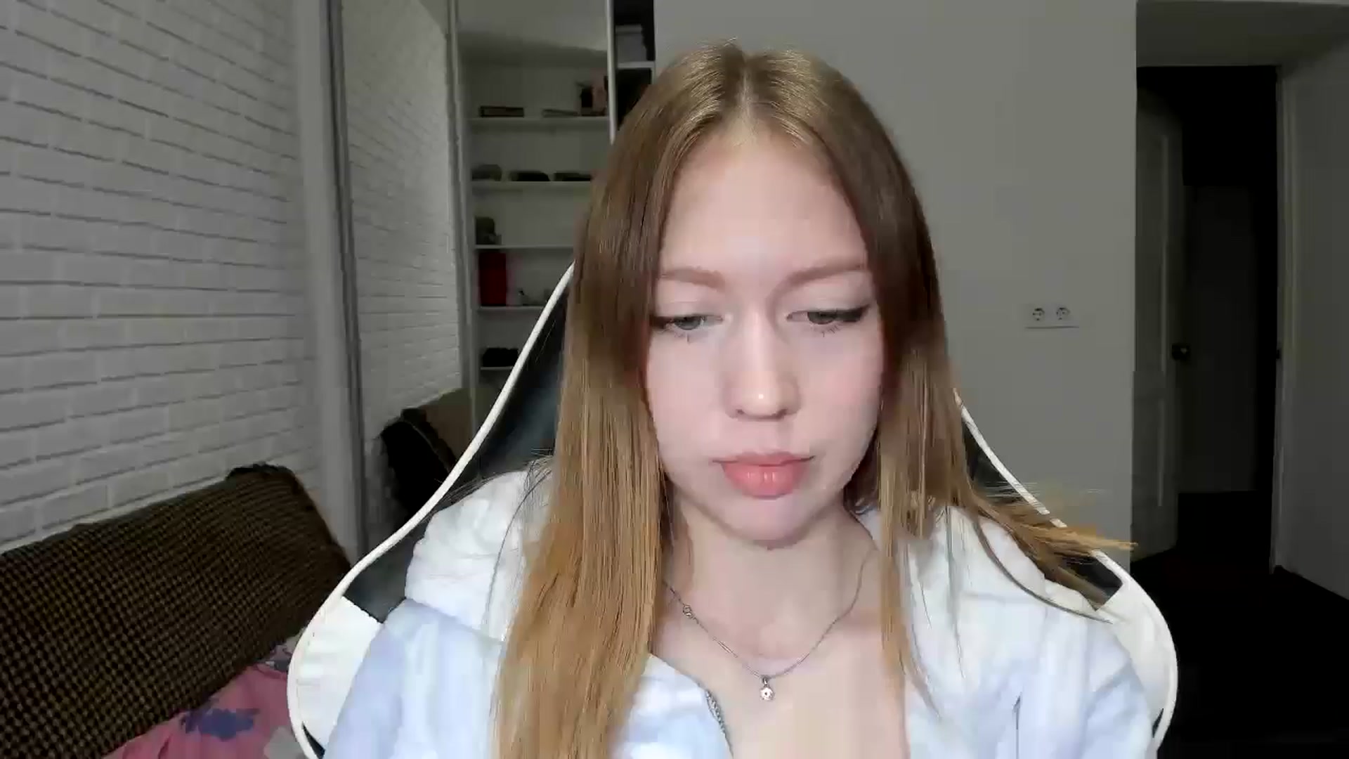 Gallery image thumbnail from RoboSasha's myfreecams stream on, 11/21/2024, 14:41 image 19 of 20
