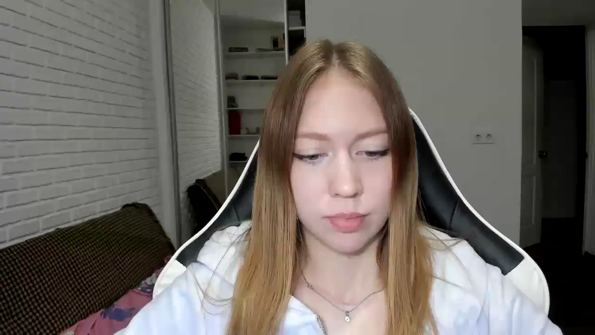 Gallery image thumbnail from RoboSasha's myfreecams stream on, 11/21/2024, 14:41 image 17 of 20