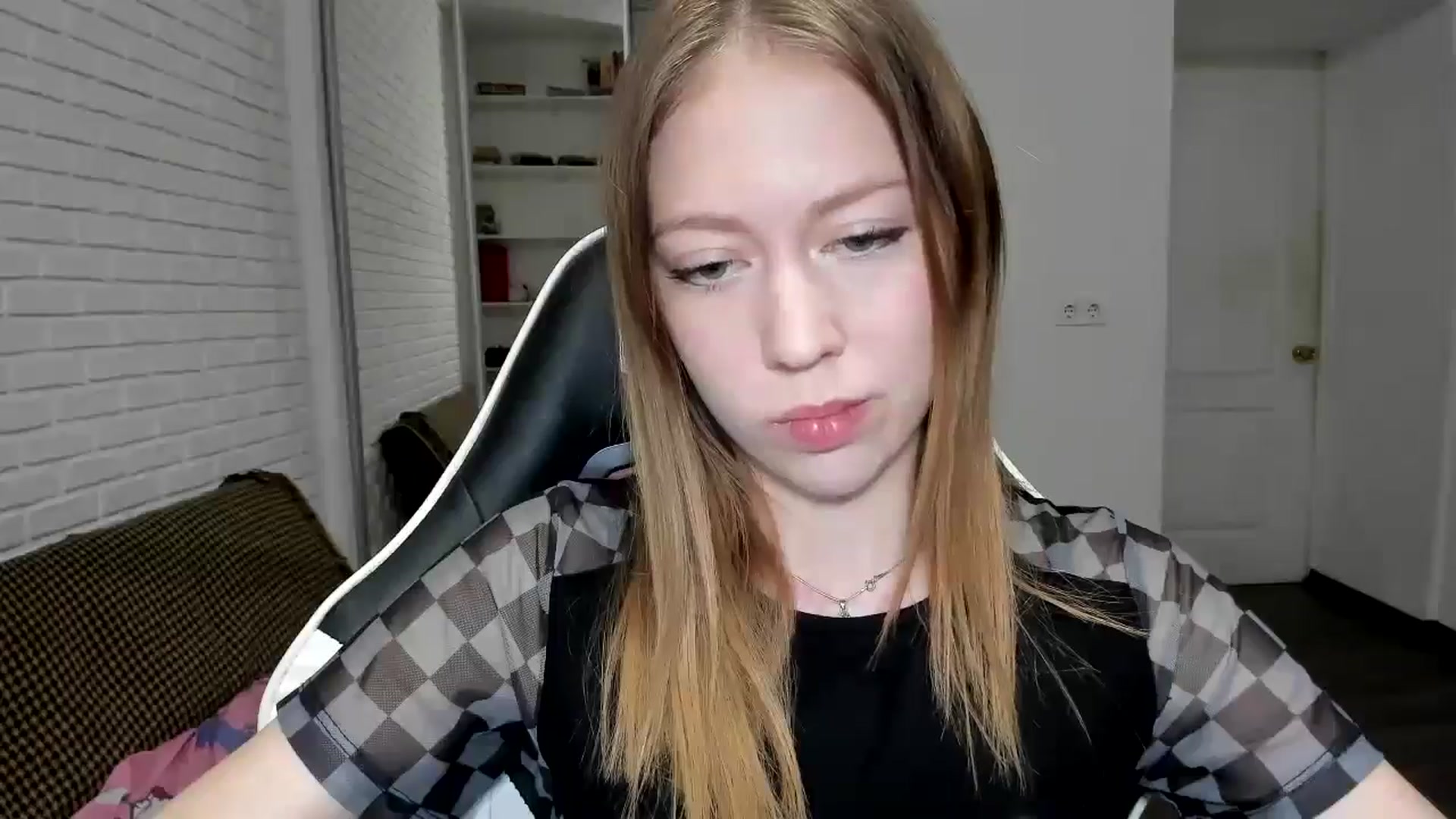 Gallery image thumbnail from RoboSasha's myfreecams stream on, 11/23/2024, 18:52 image 16 of 20